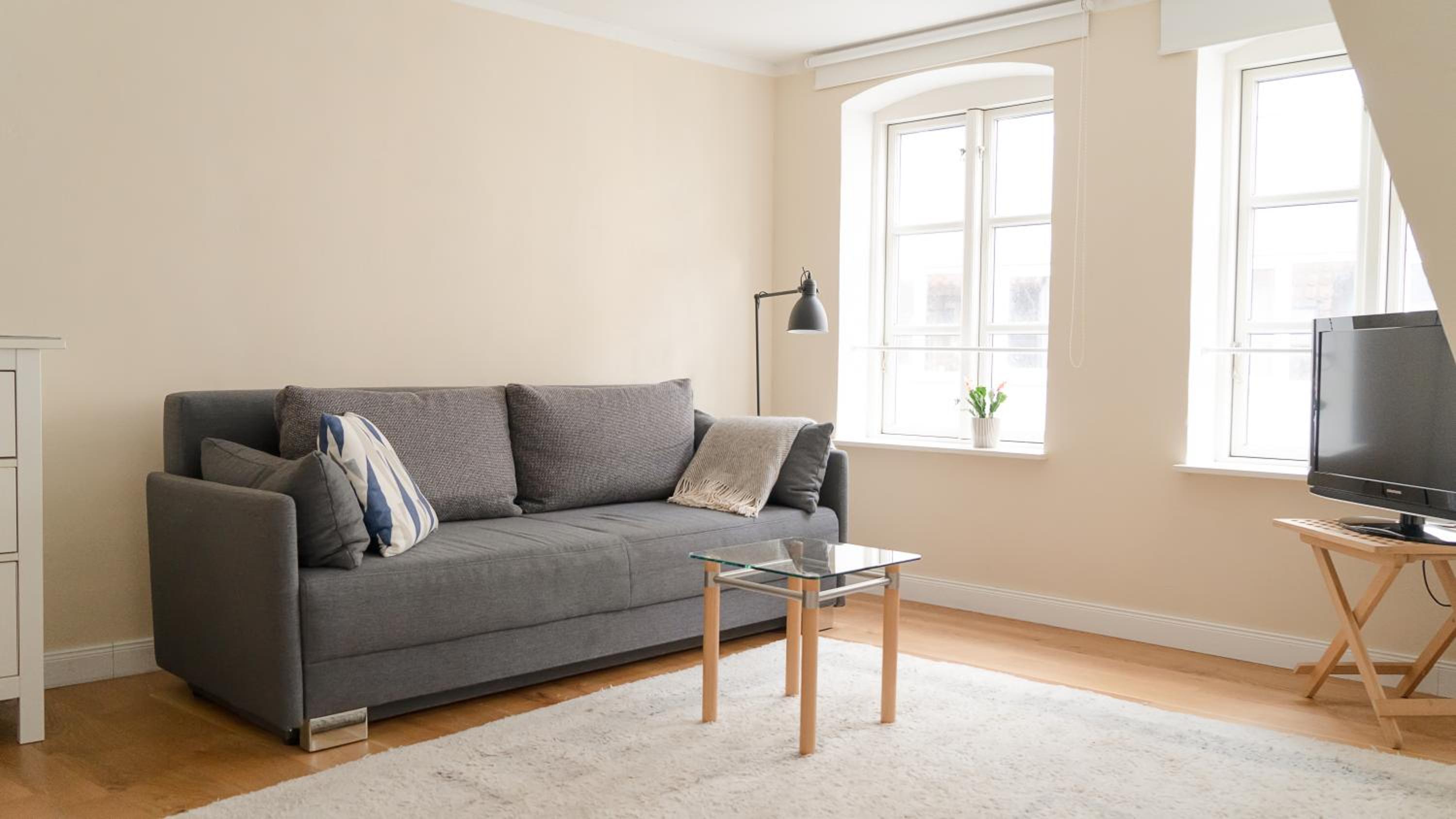 One-Bedroom Apartment photo 1
