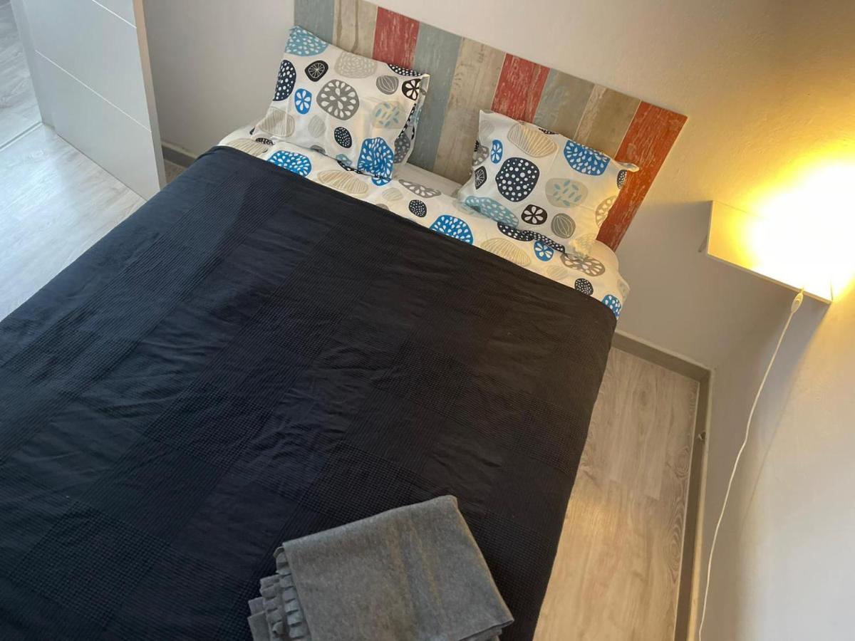 Double Room with Shared Bathroom (without view) photo 3