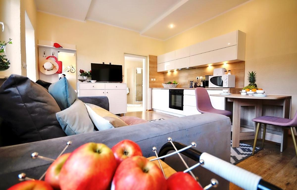 Apartment with Terrace - Photo 20