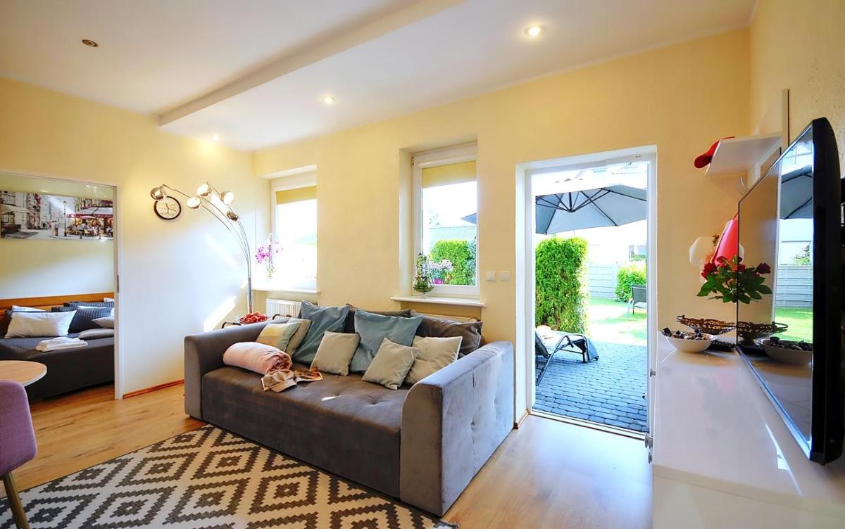 Apartment with Terrace - Photo 18