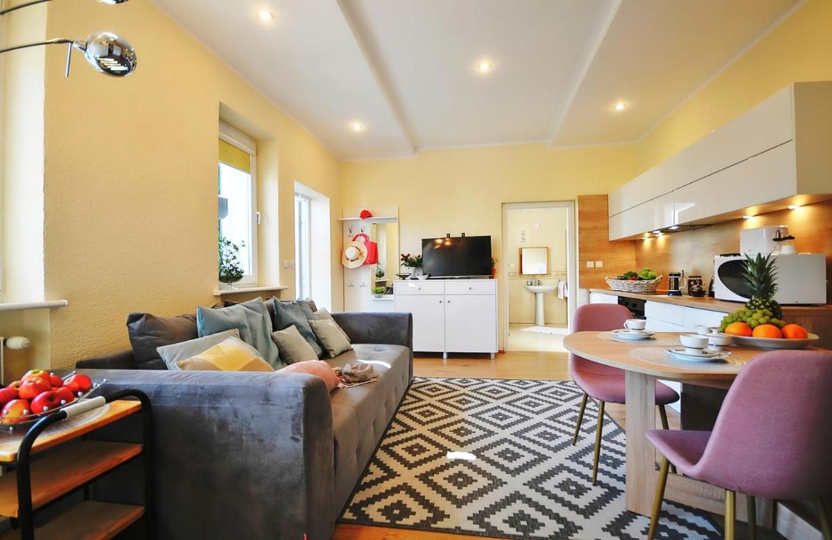 Apartment with Terrace - Photo 17