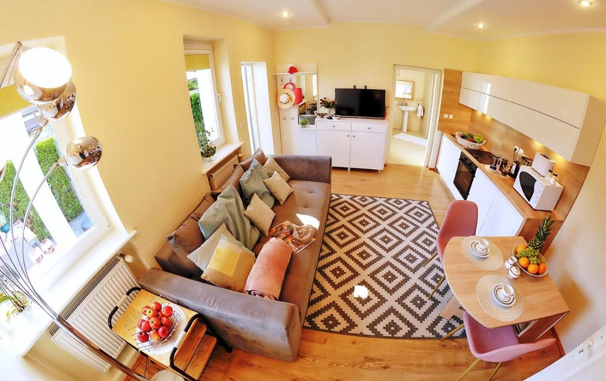 Apartment with Terrace - Photo 16