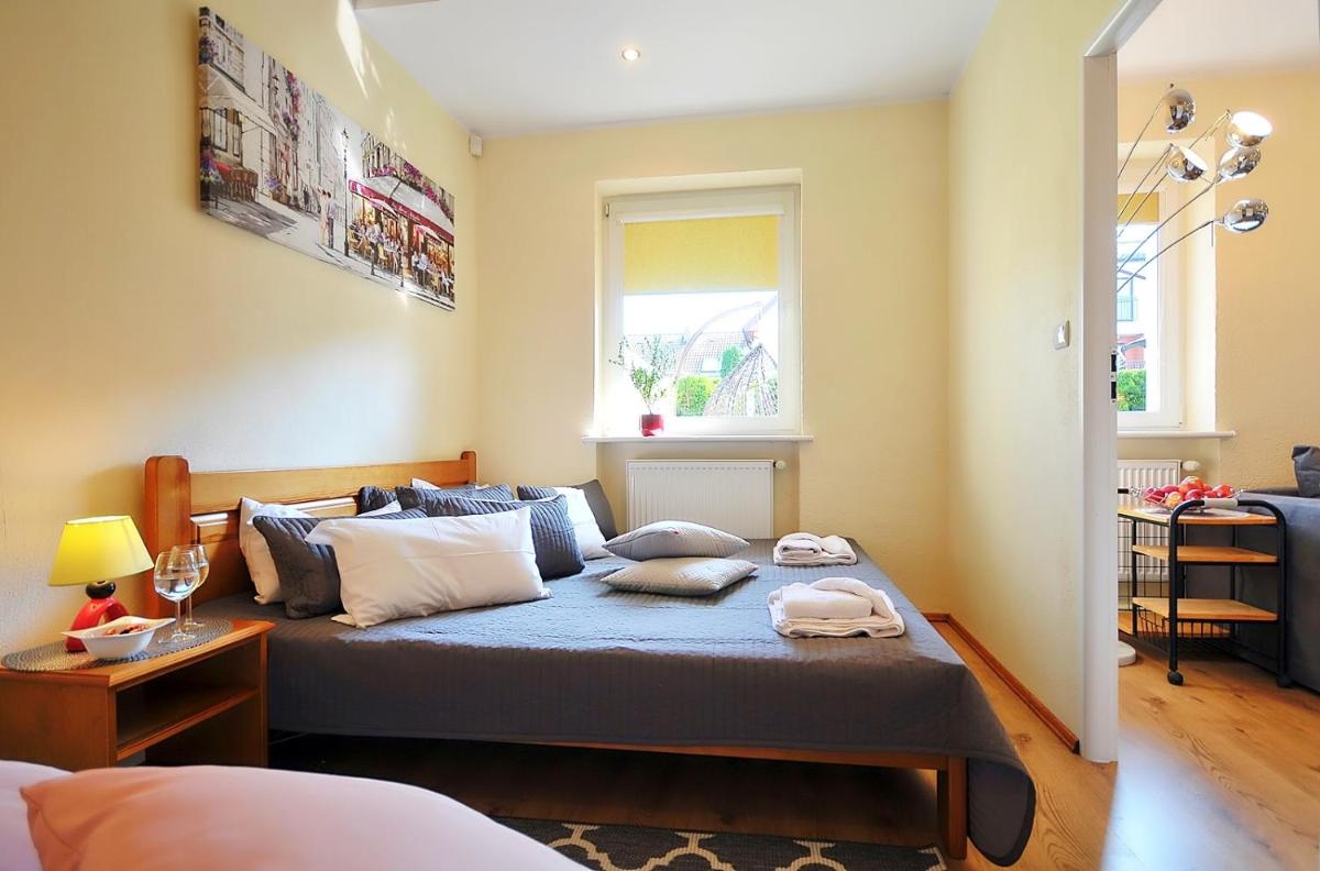 Apartment with Terrace - Photo 8