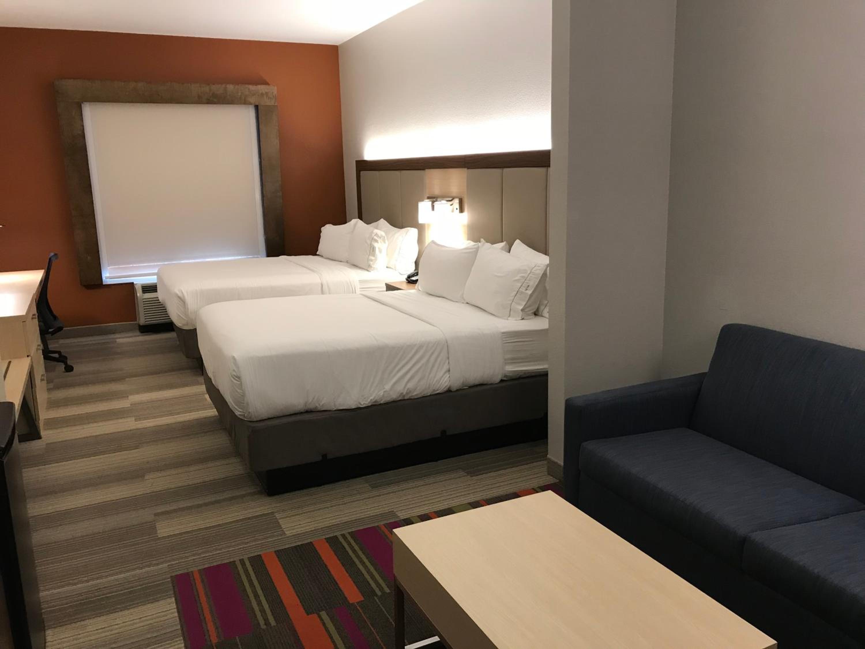 Queen Room with Two Queen Beds and Sofa Bed photo 1