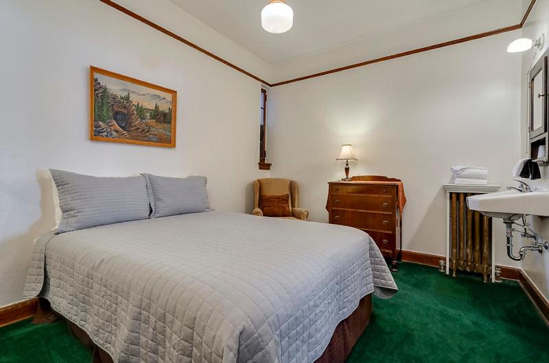 Two-Bedroom Suite photo 3