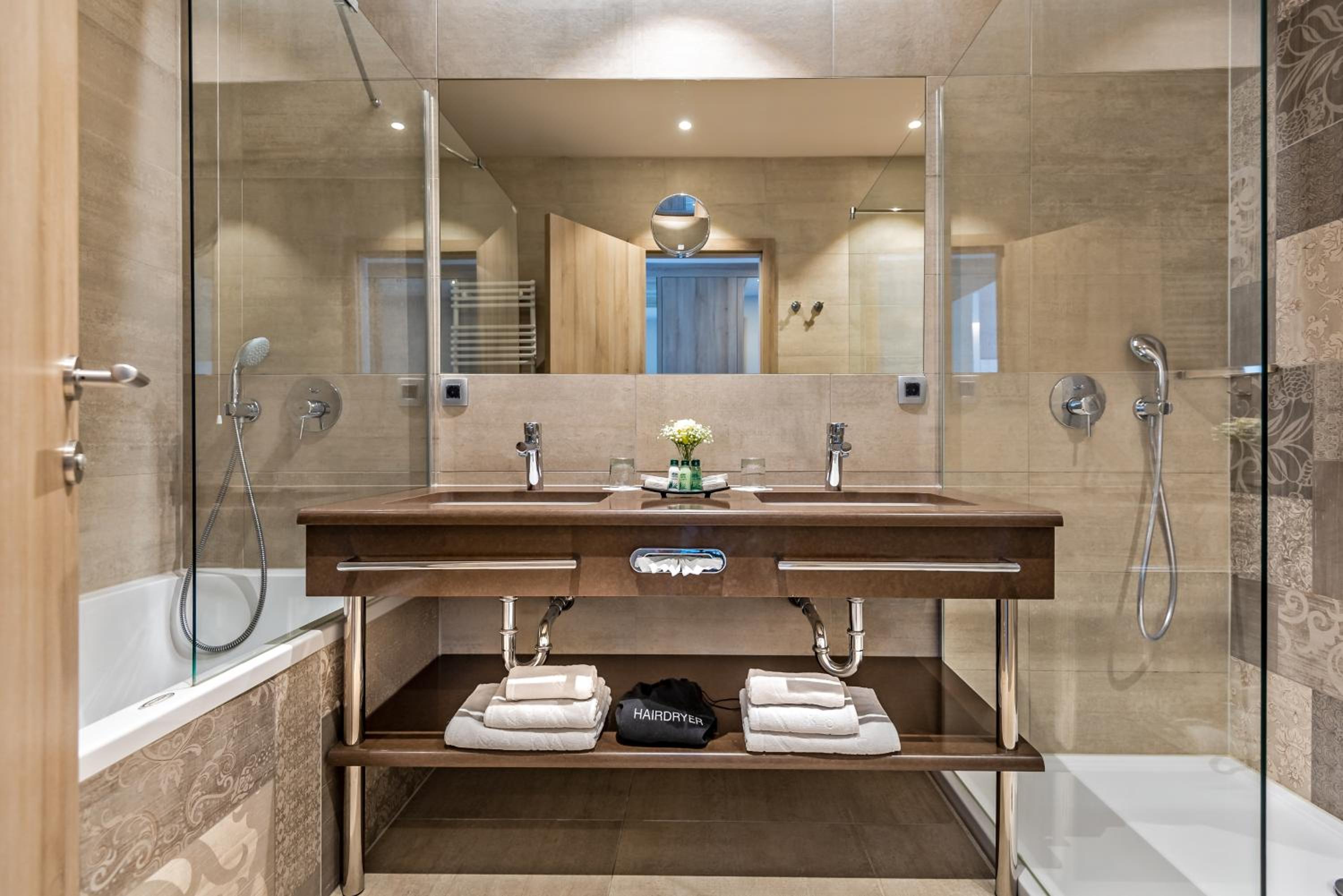 Premium Double or Twin Room with Balcony and Sea View photo 3