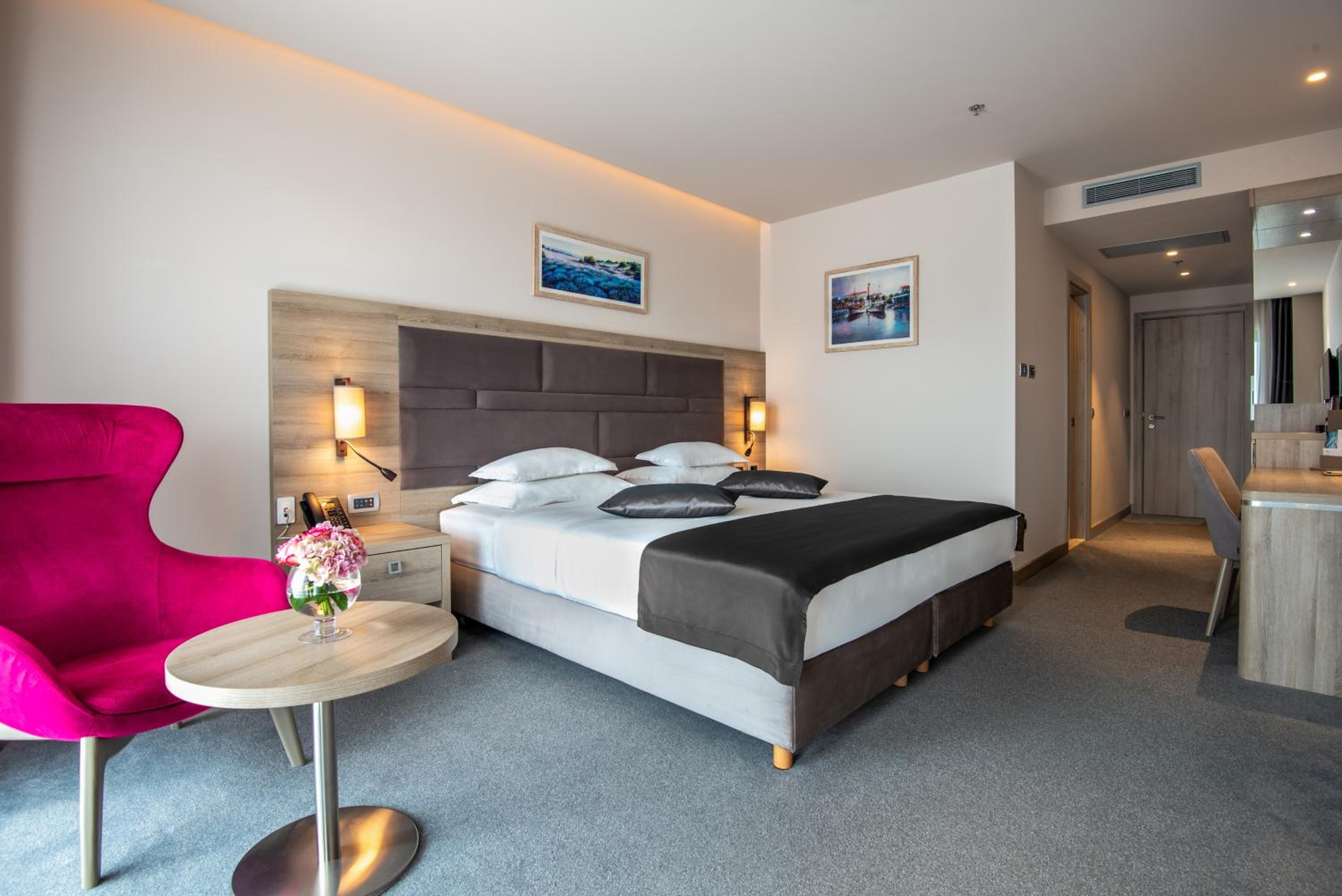 Superior Double or Twin Room with Balcony and Sea View photo 2