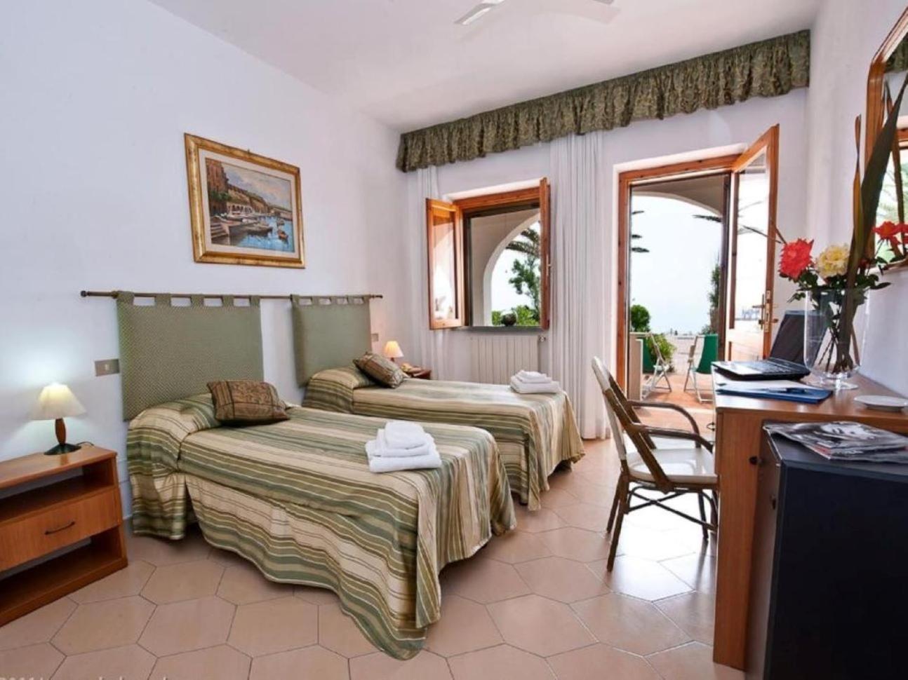 Standard Double Room - Photo 1