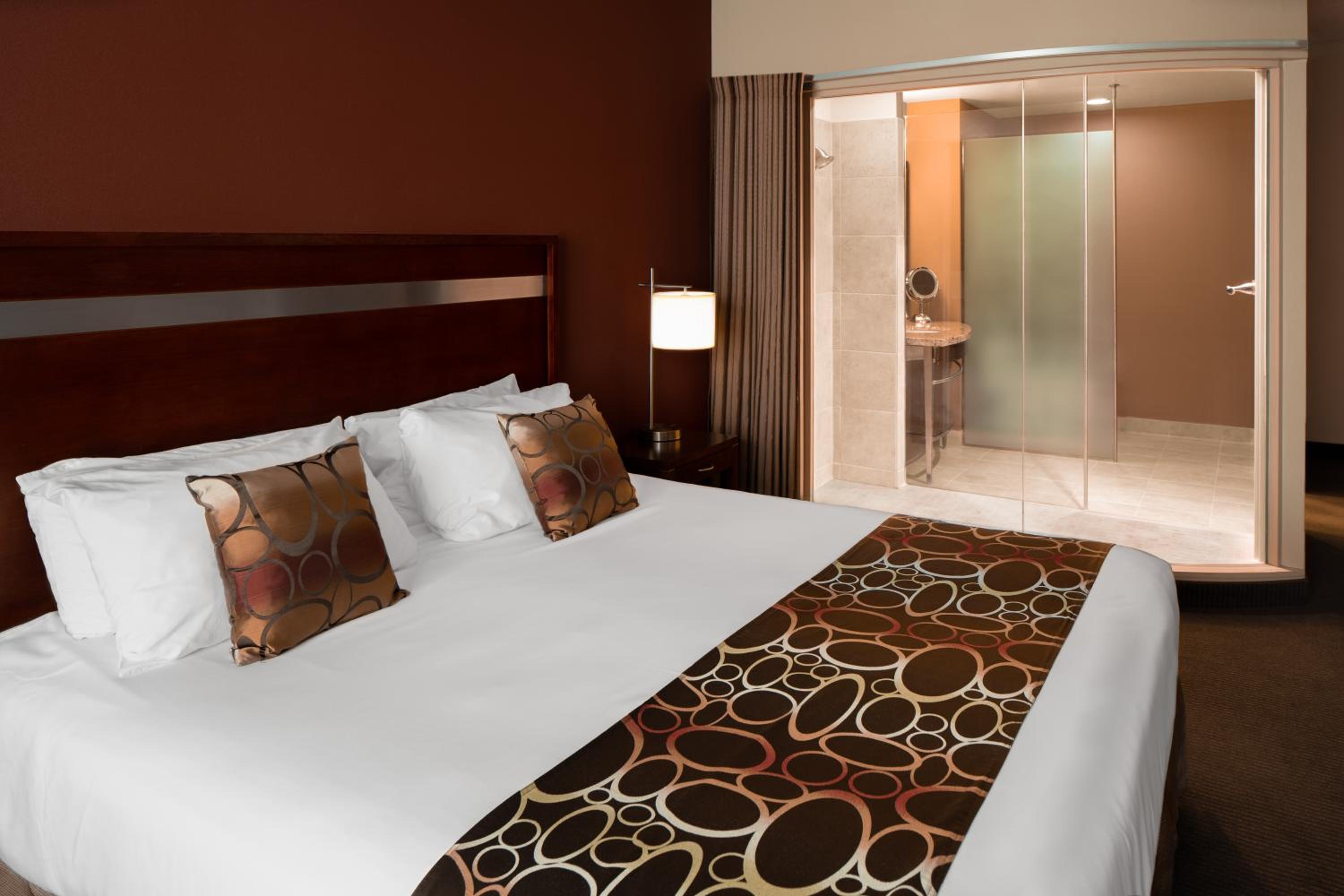 Deluxe King Room photo 1