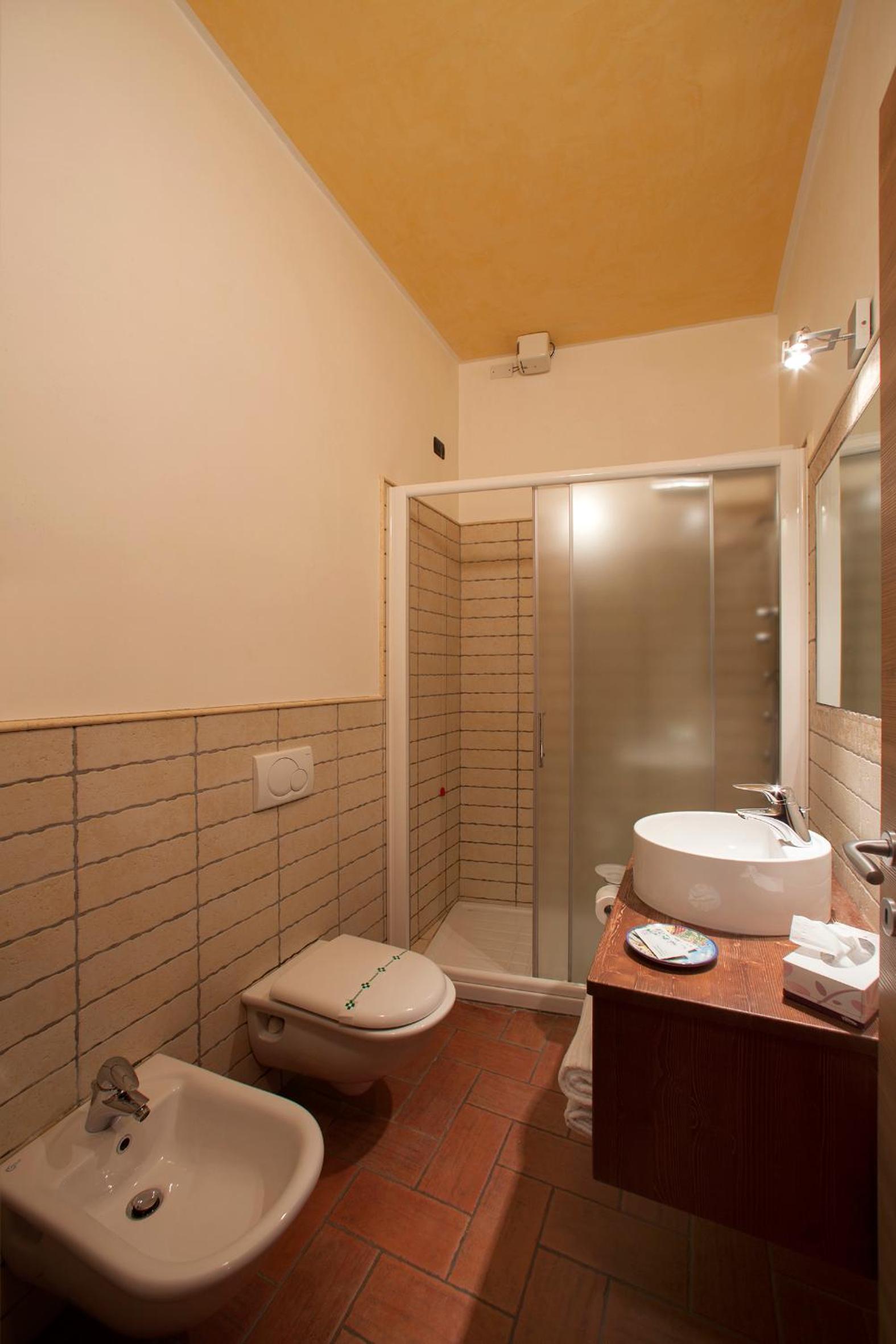 Double Room - Photo 6