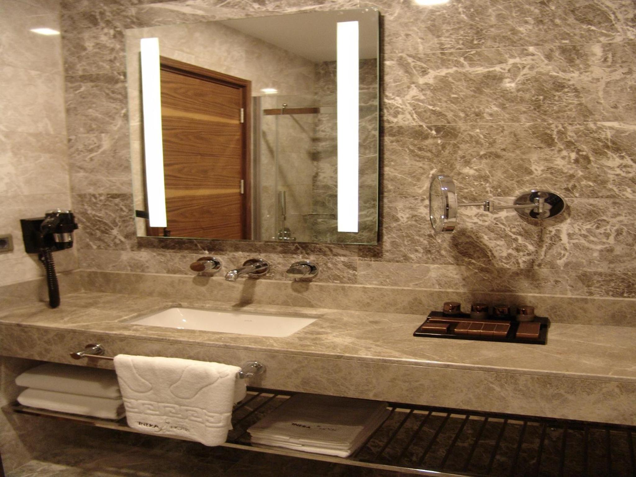 King Suite with Balcony photo 2