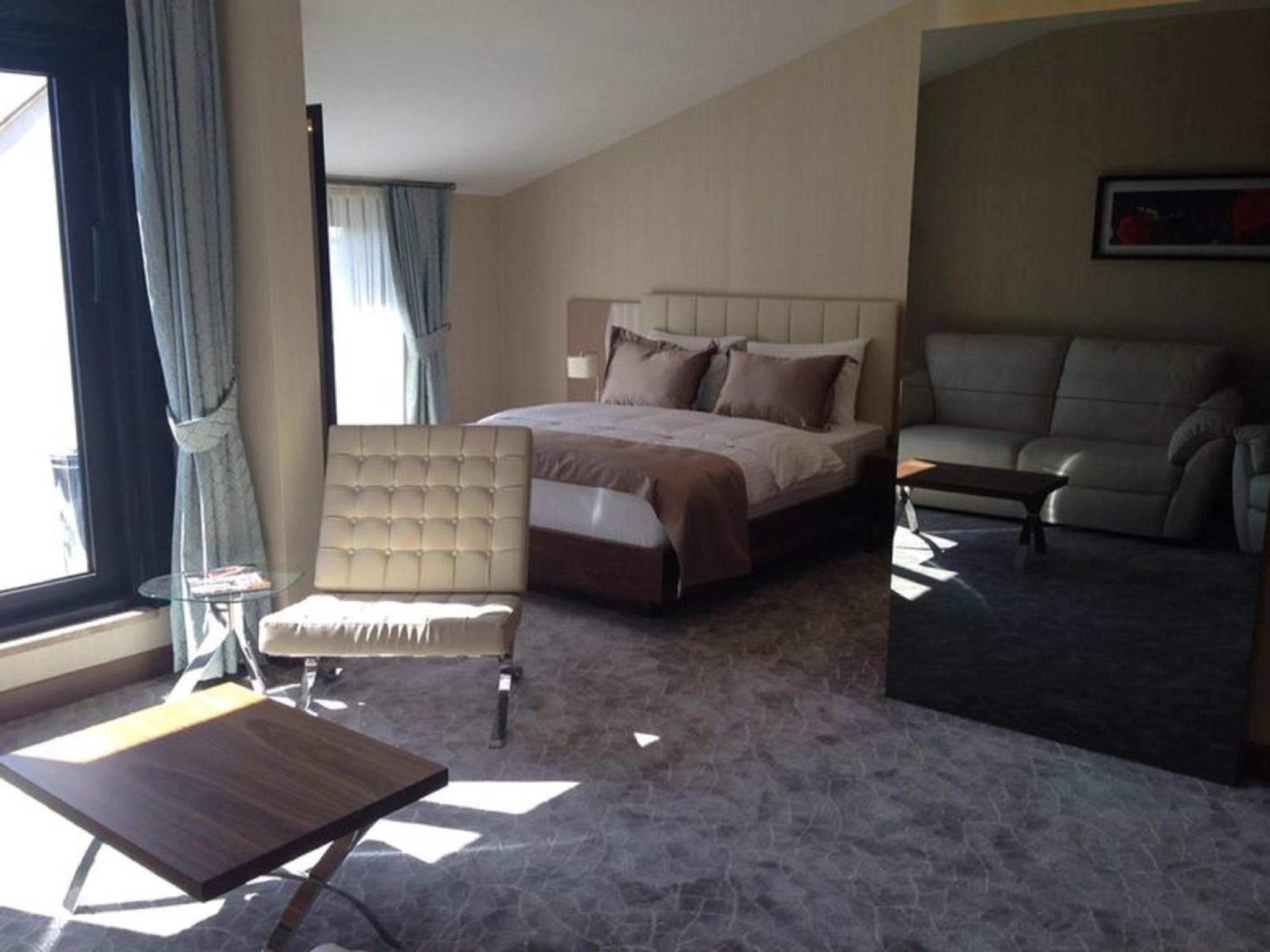 King Suite with Balcony photo 1