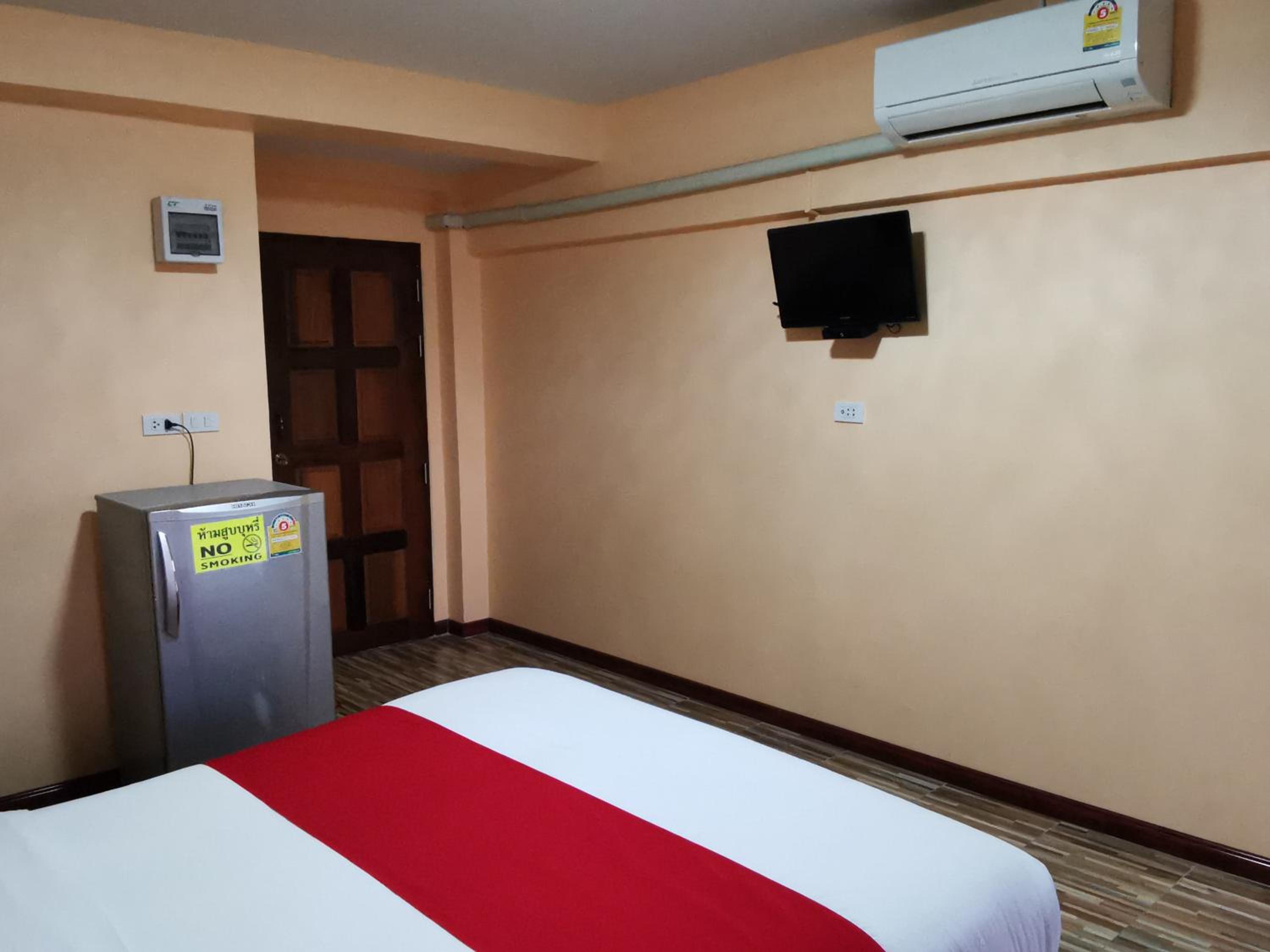 Deluxe Room (2 Adults + 1 Child) photo 1