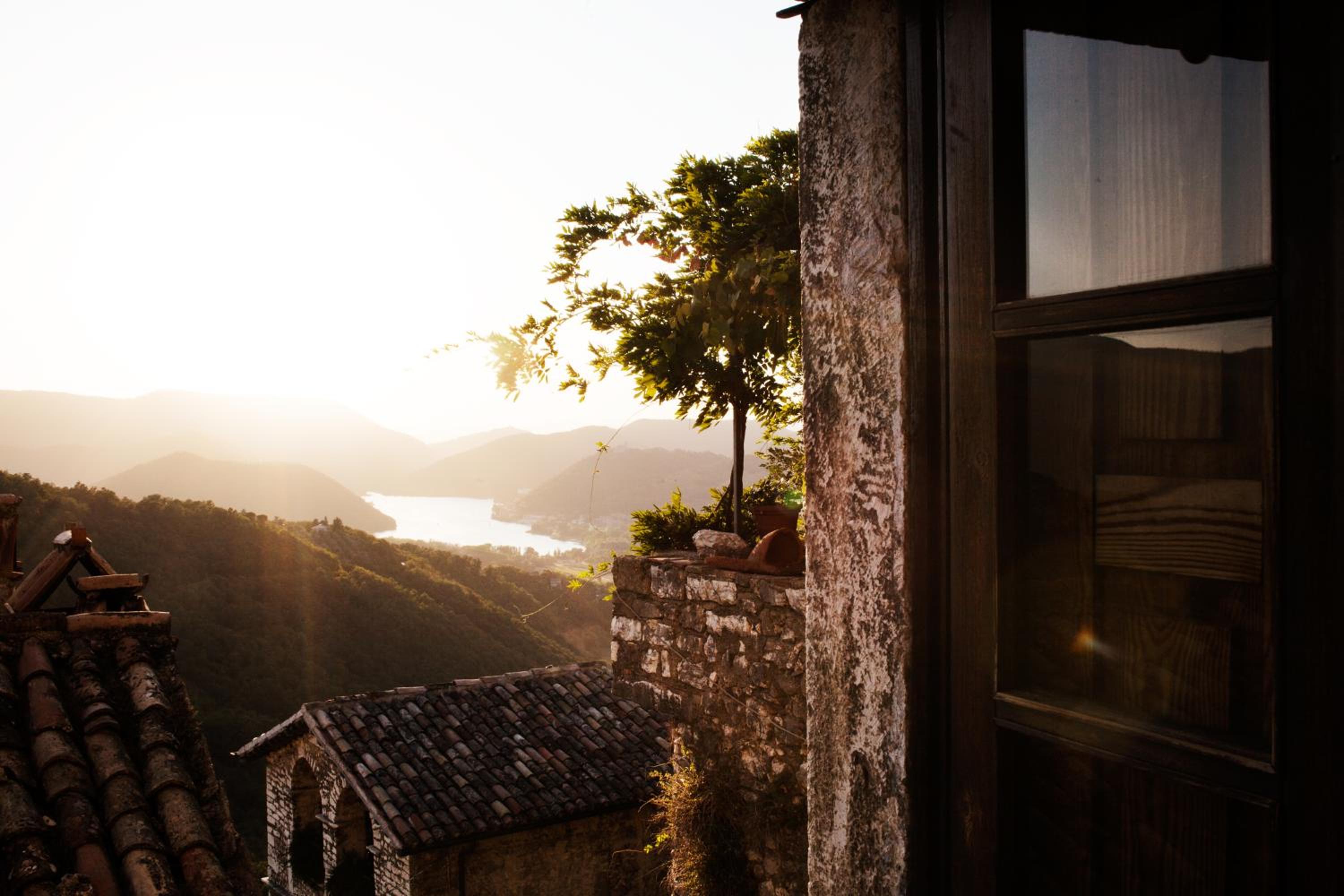 One-Bedroom Apartment with Terrace - Photo 4