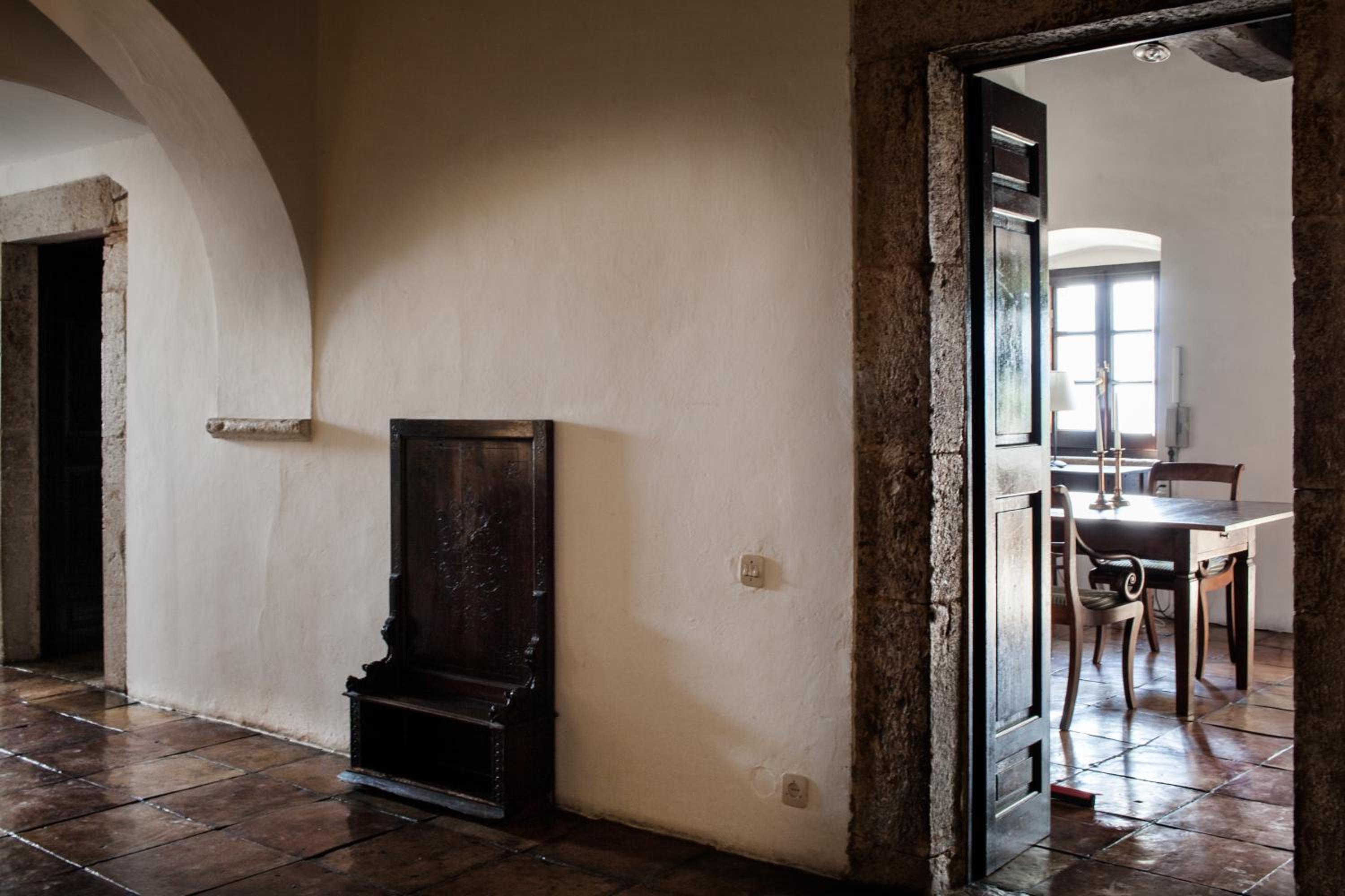 One-Bedroom Apartment with Terrace - Photo 10