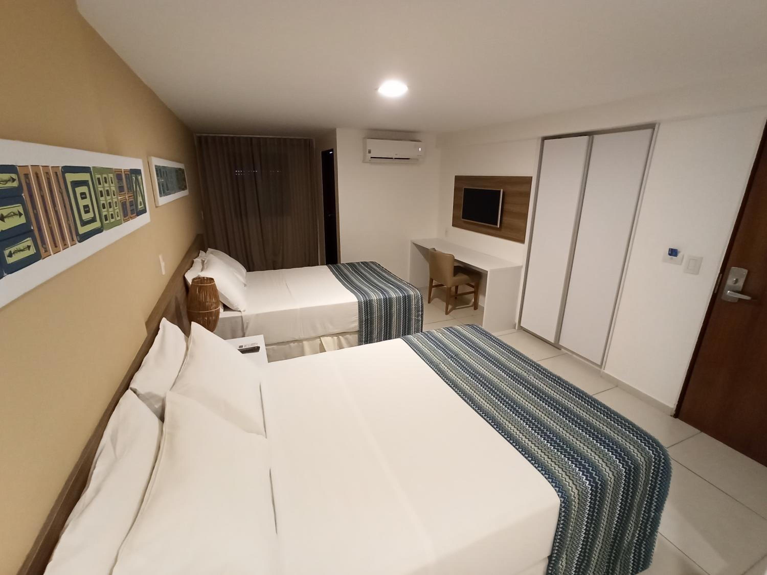 Standard Family Room (2 double beds)  photo 3