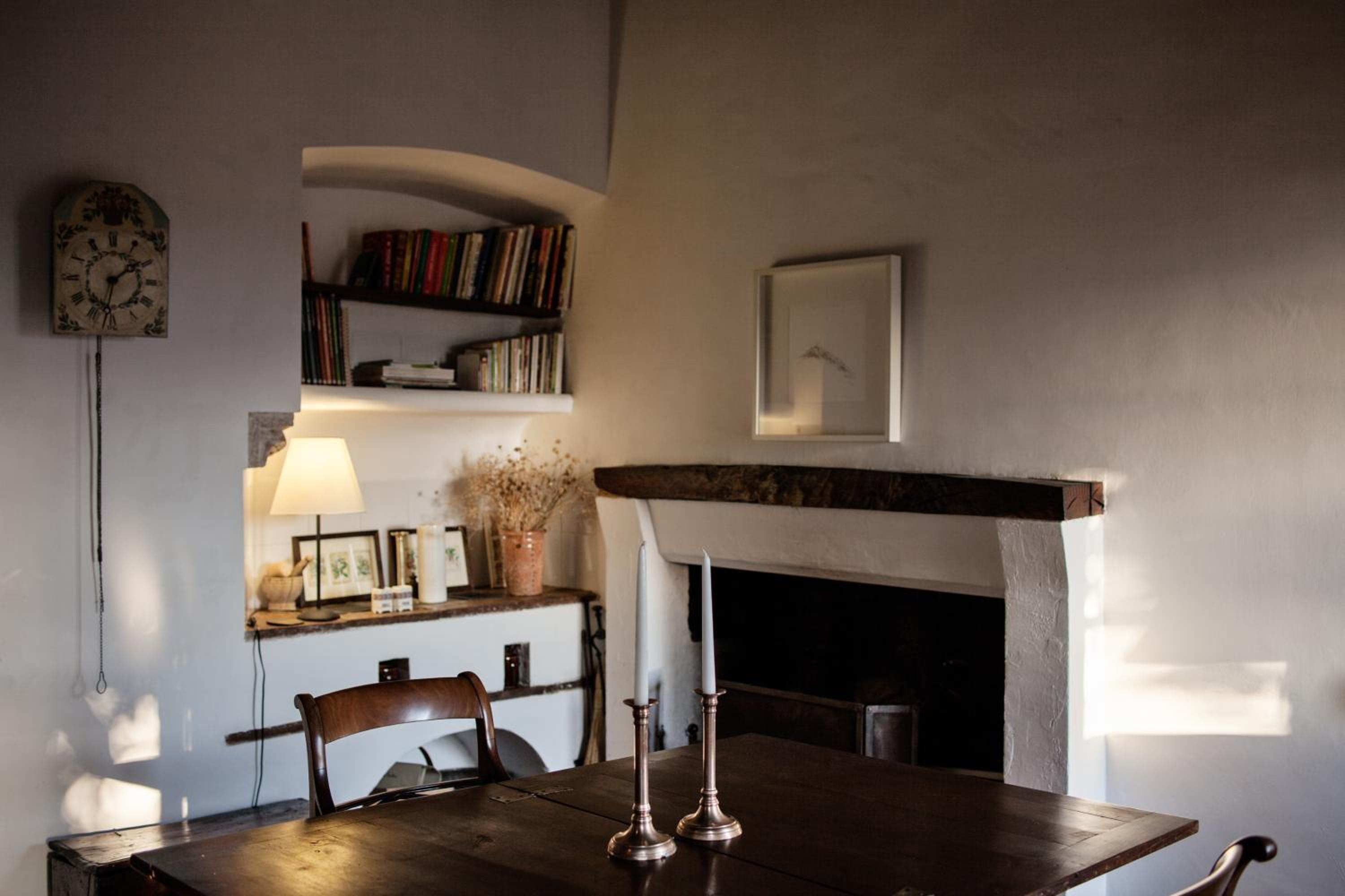 One-Bedroom Apartment with Terrace - Photo 7