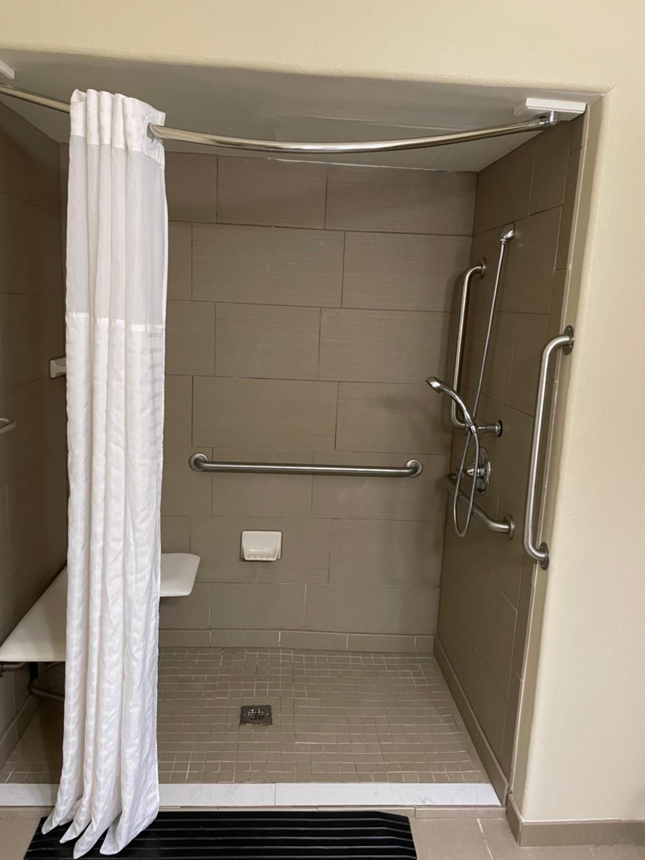 King Room - Accessible/Non-Smoking - Photo 6