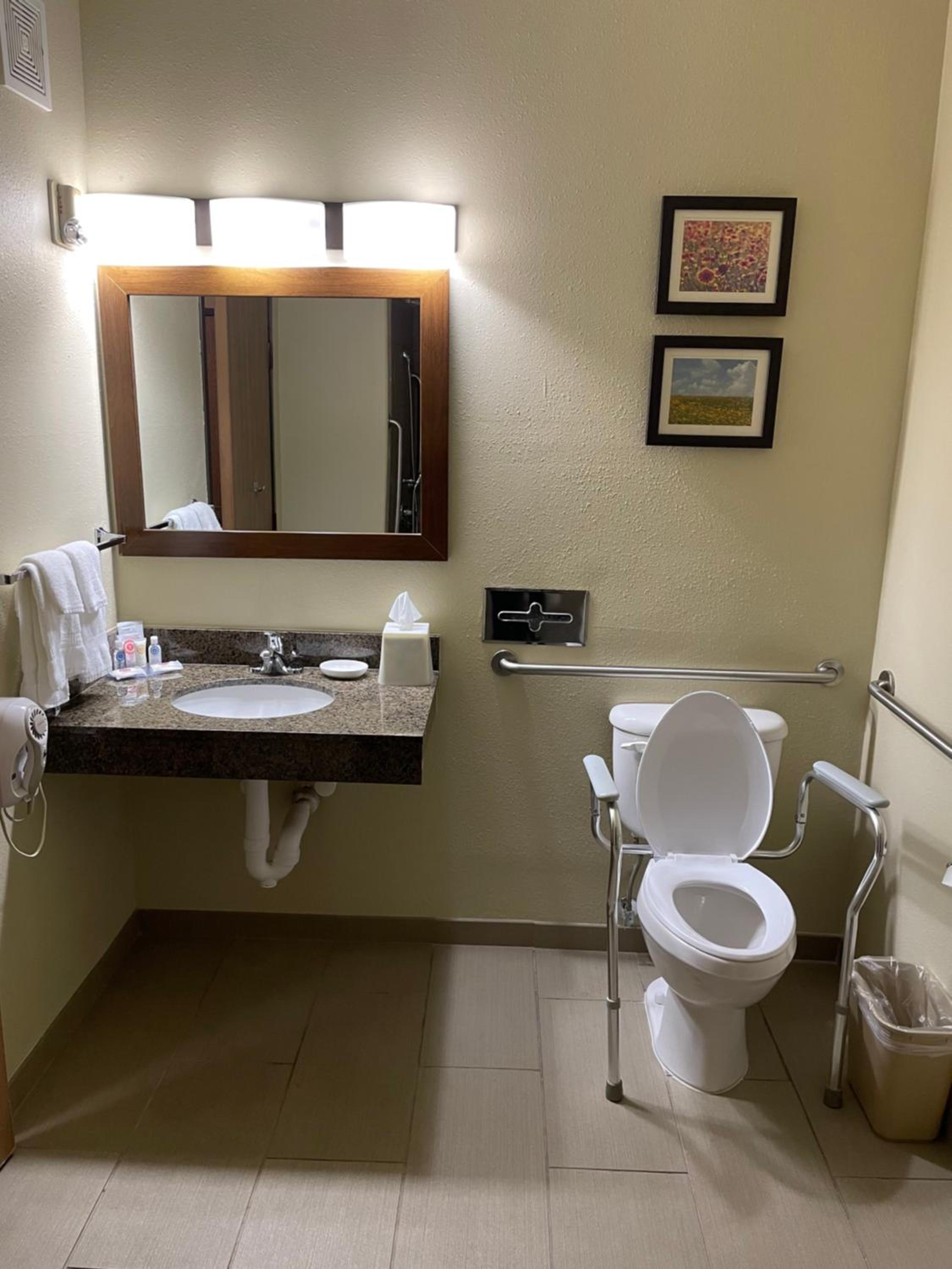 King Room - Accessible/Non-Smoking - Photo 7