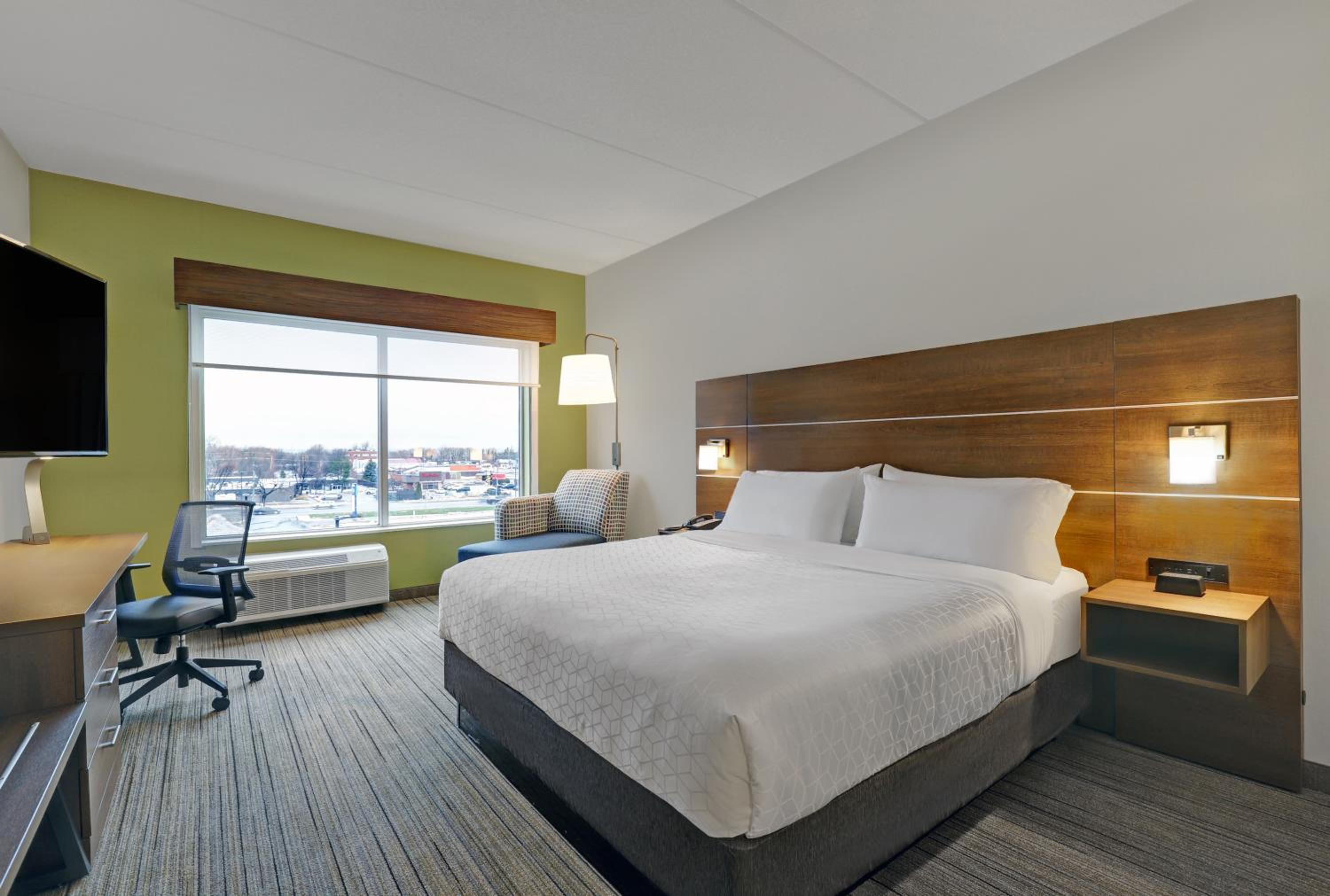 Standard King Room - Photo 4