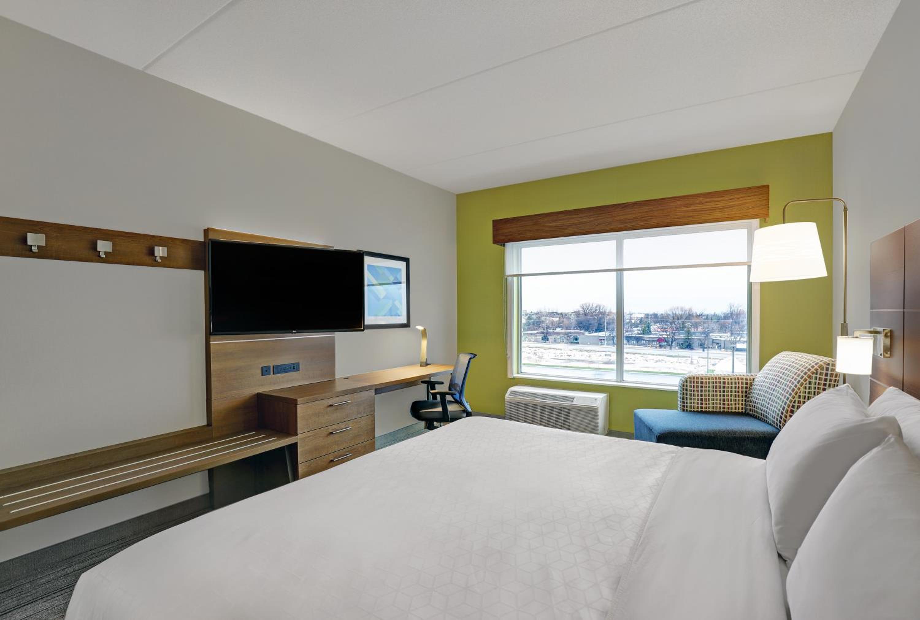 Standard King Room - Photo 3