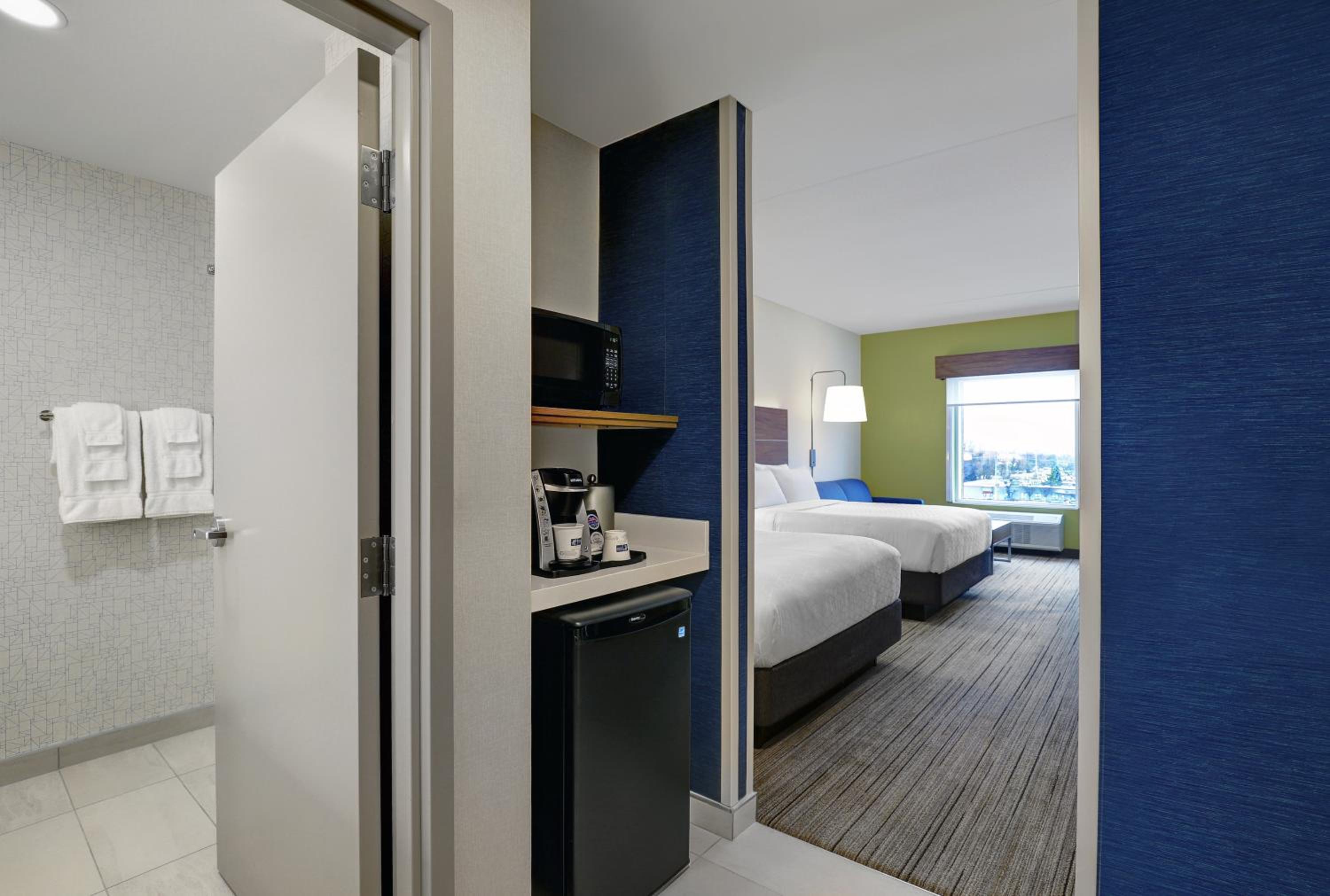 Suite with Two Queen Beds - Photo 1
