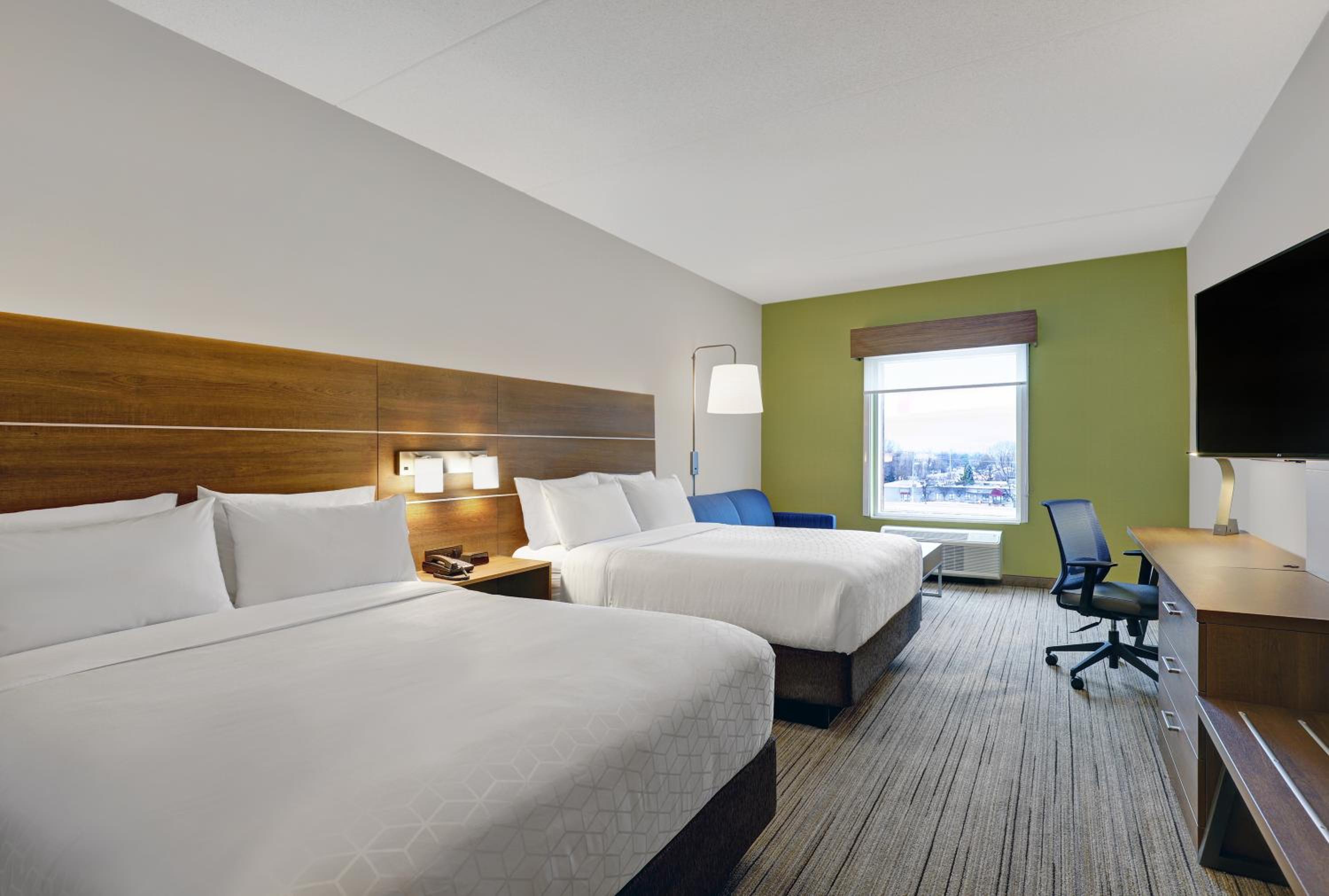 Suite with Two Queen Beds - Photo 5
