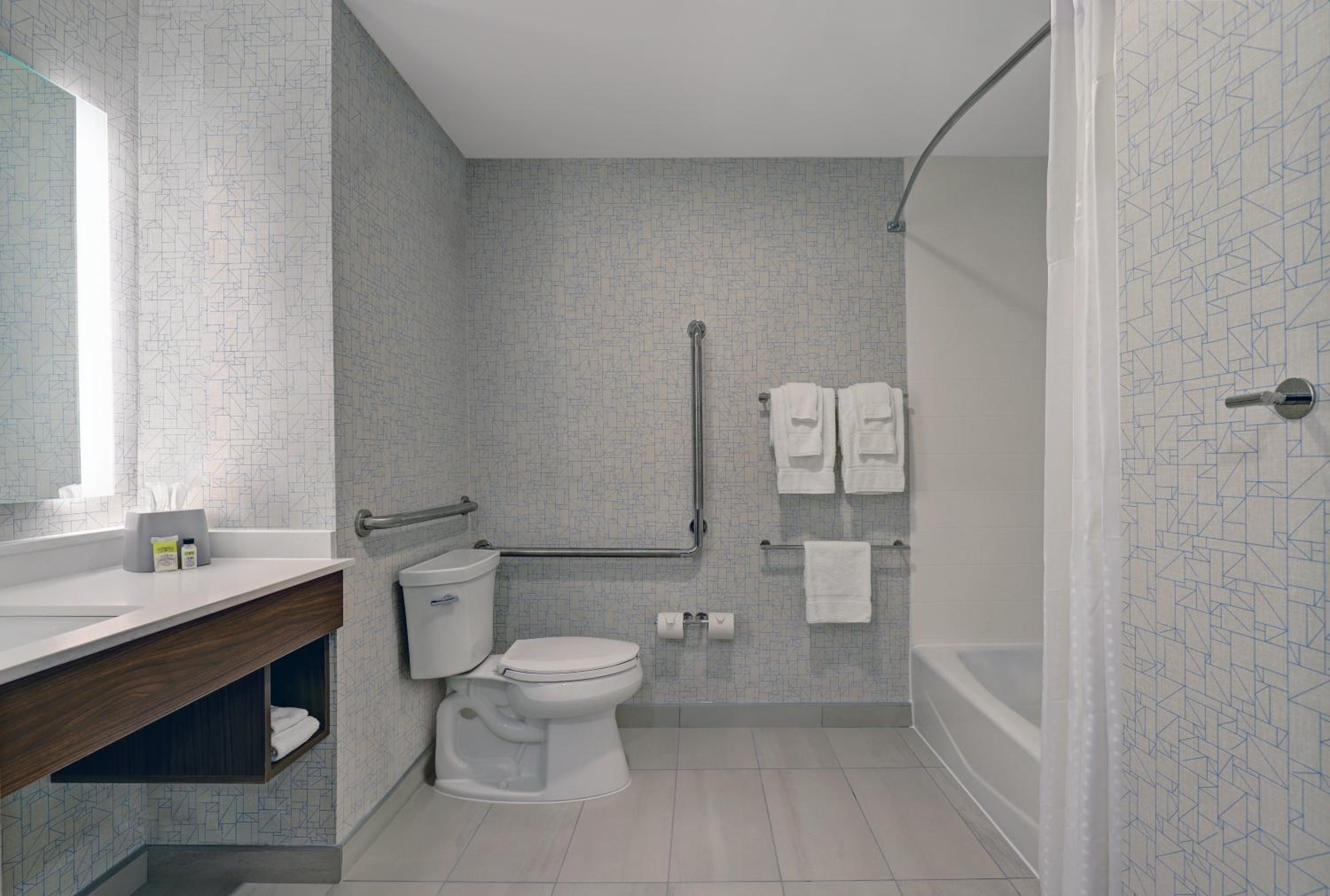 King Room - Hearing Accessible/Non-Smoking  - Photo 8