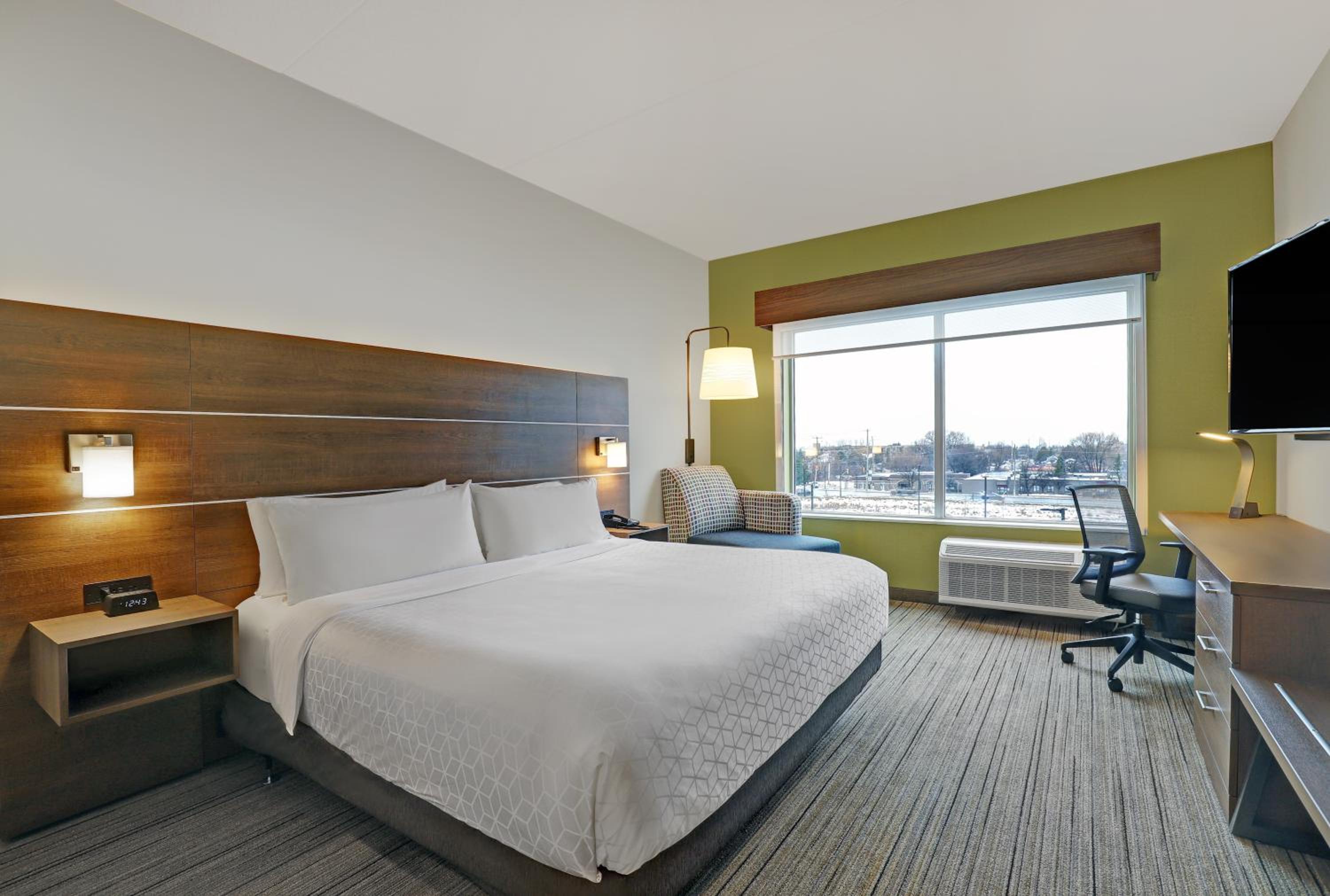 King Room - Hearing Accessible/Non-Smoking  - Photo 7