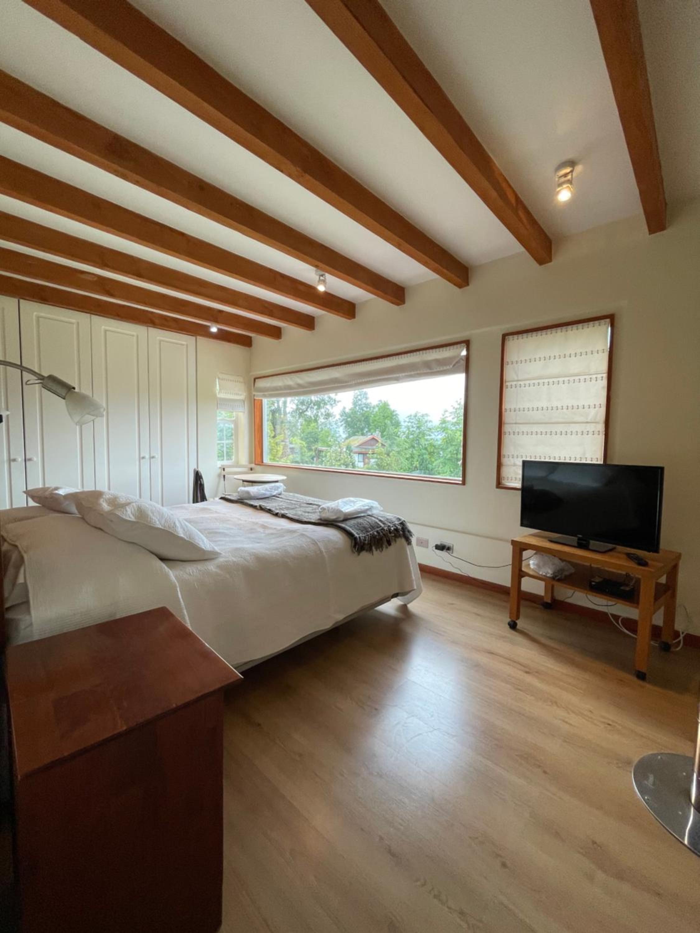 Three-Bedroom House photo 2