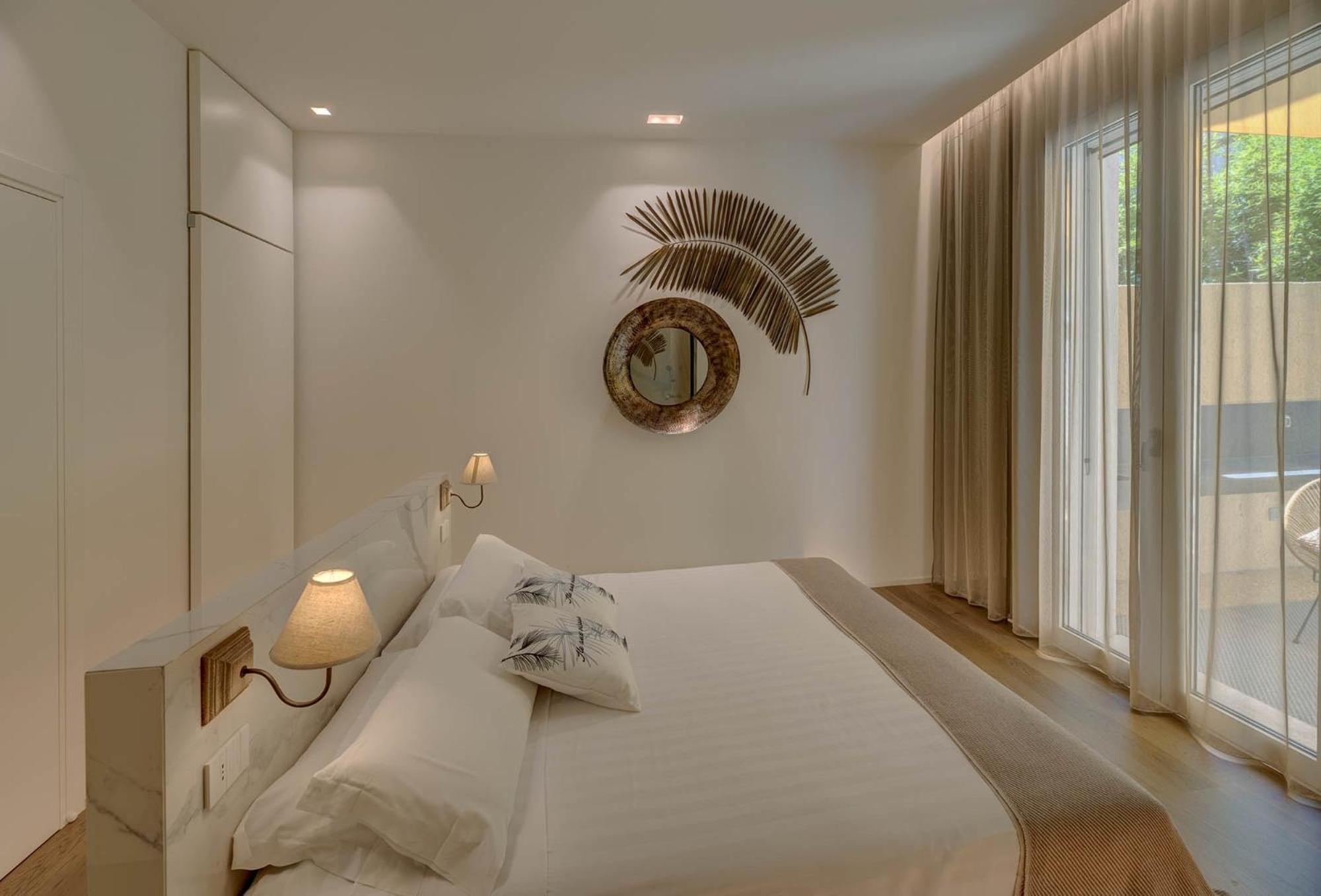 Double Room with Spa Bath - Photo 4