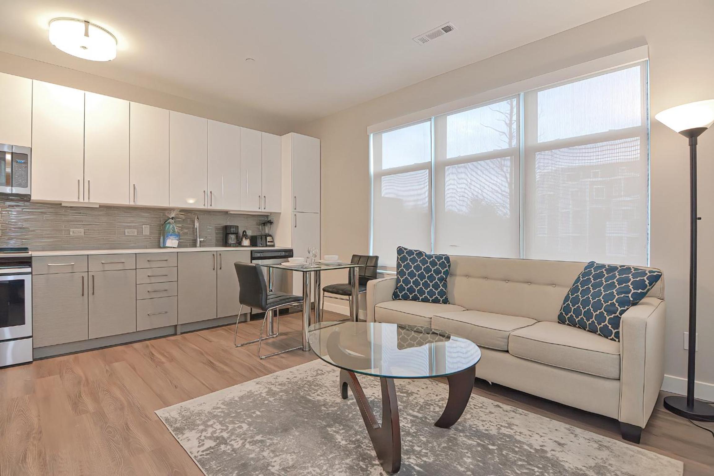 One-Bedroom Apartment - Photo 2