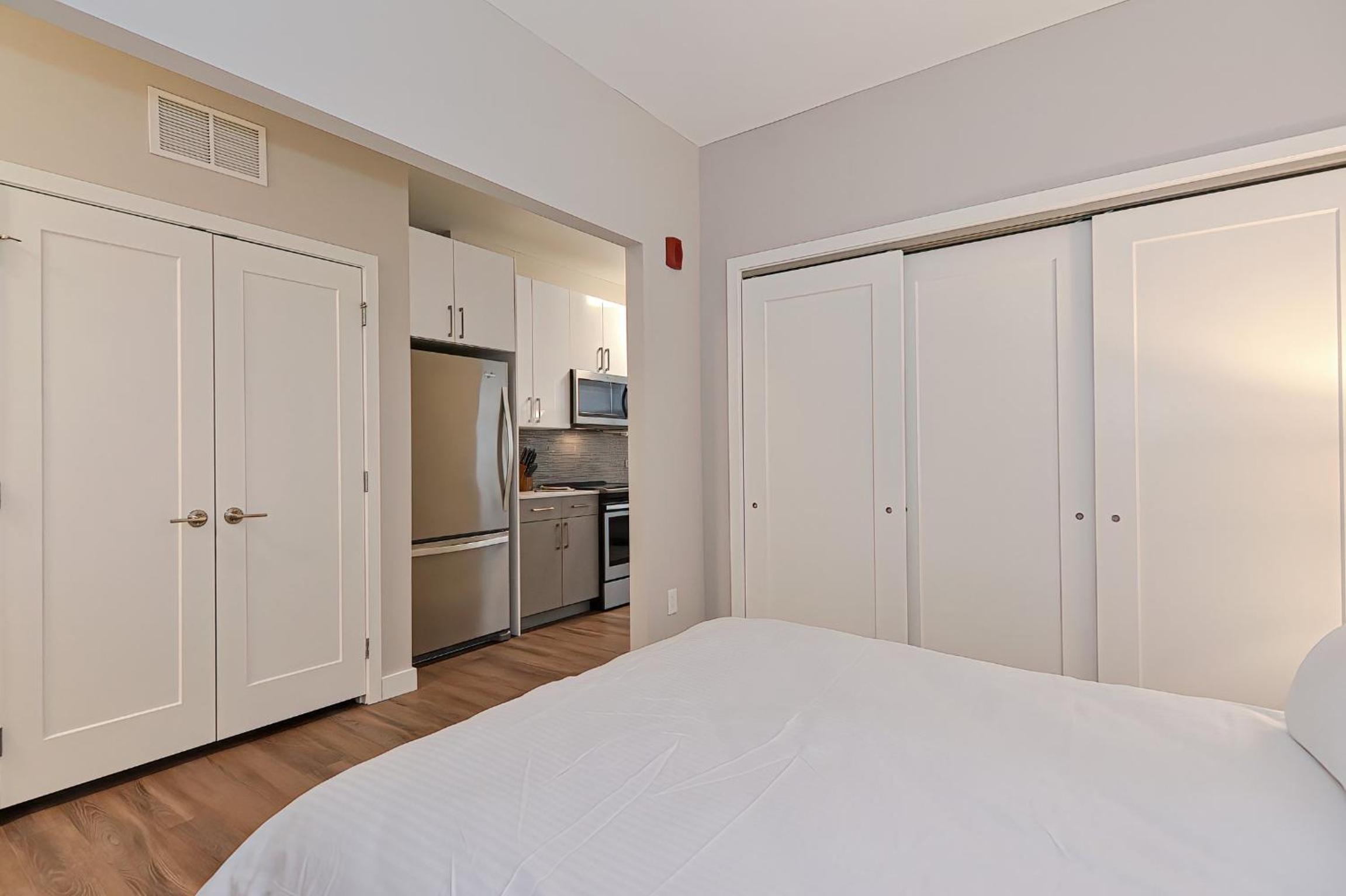 One-Bedroom Apartment thumbnail 6