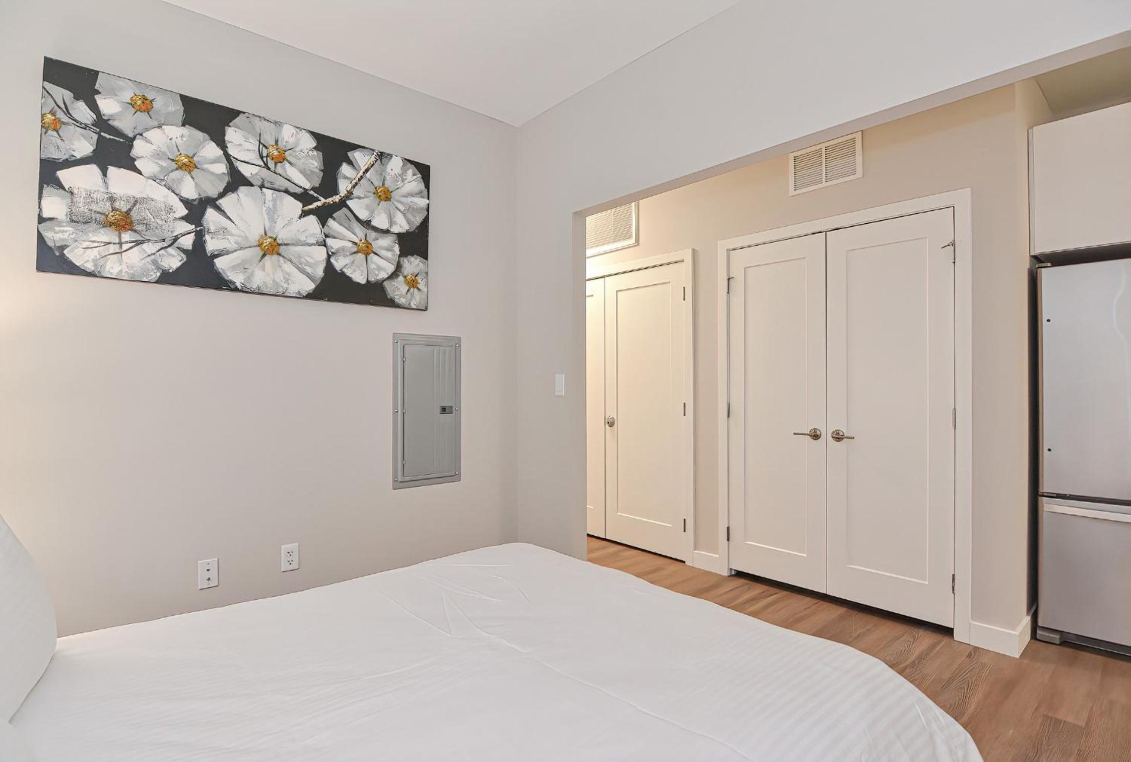 One-Bedroom Apartment thumbnail 5