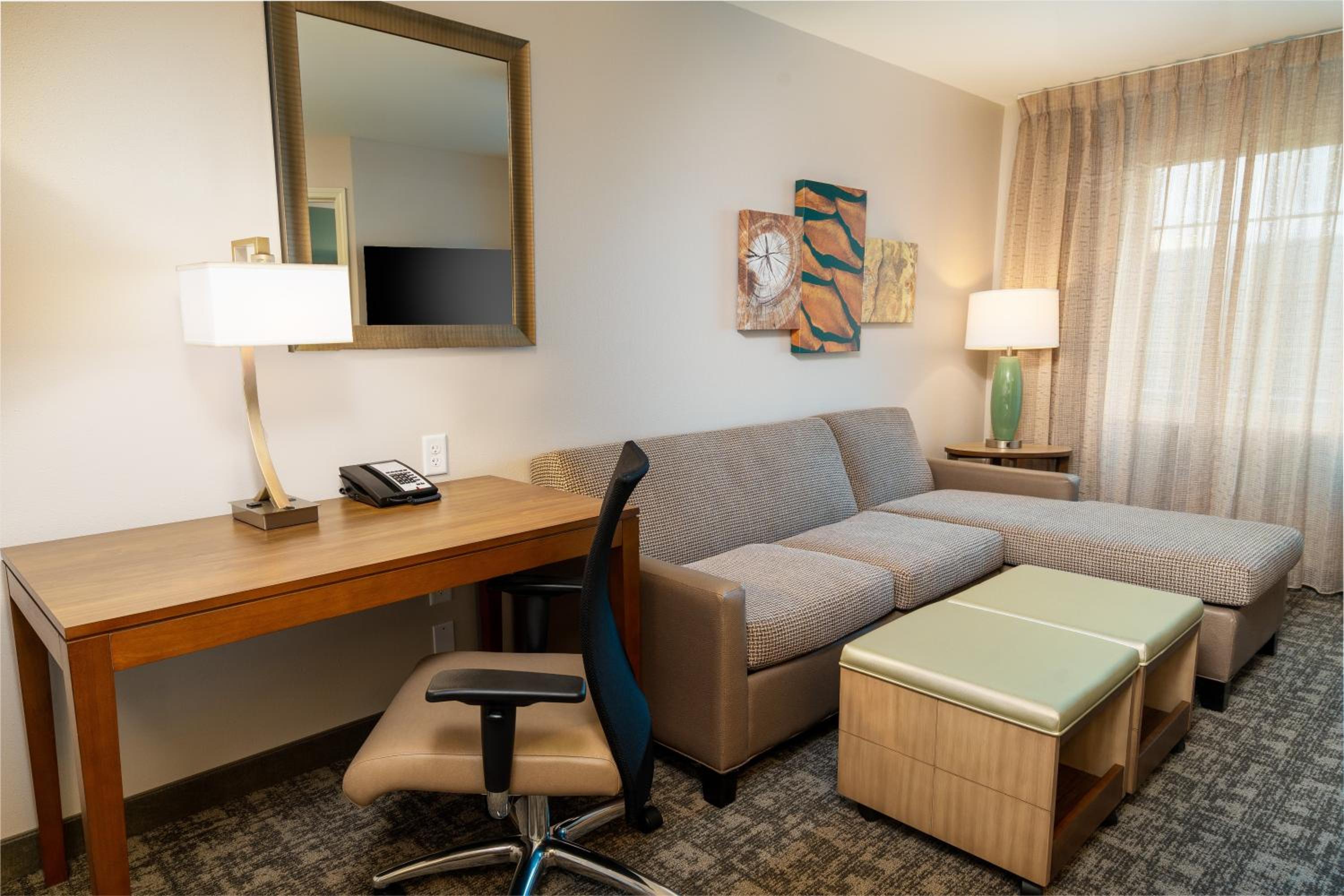 Feature Suite - Non-Smoking - Photo 1