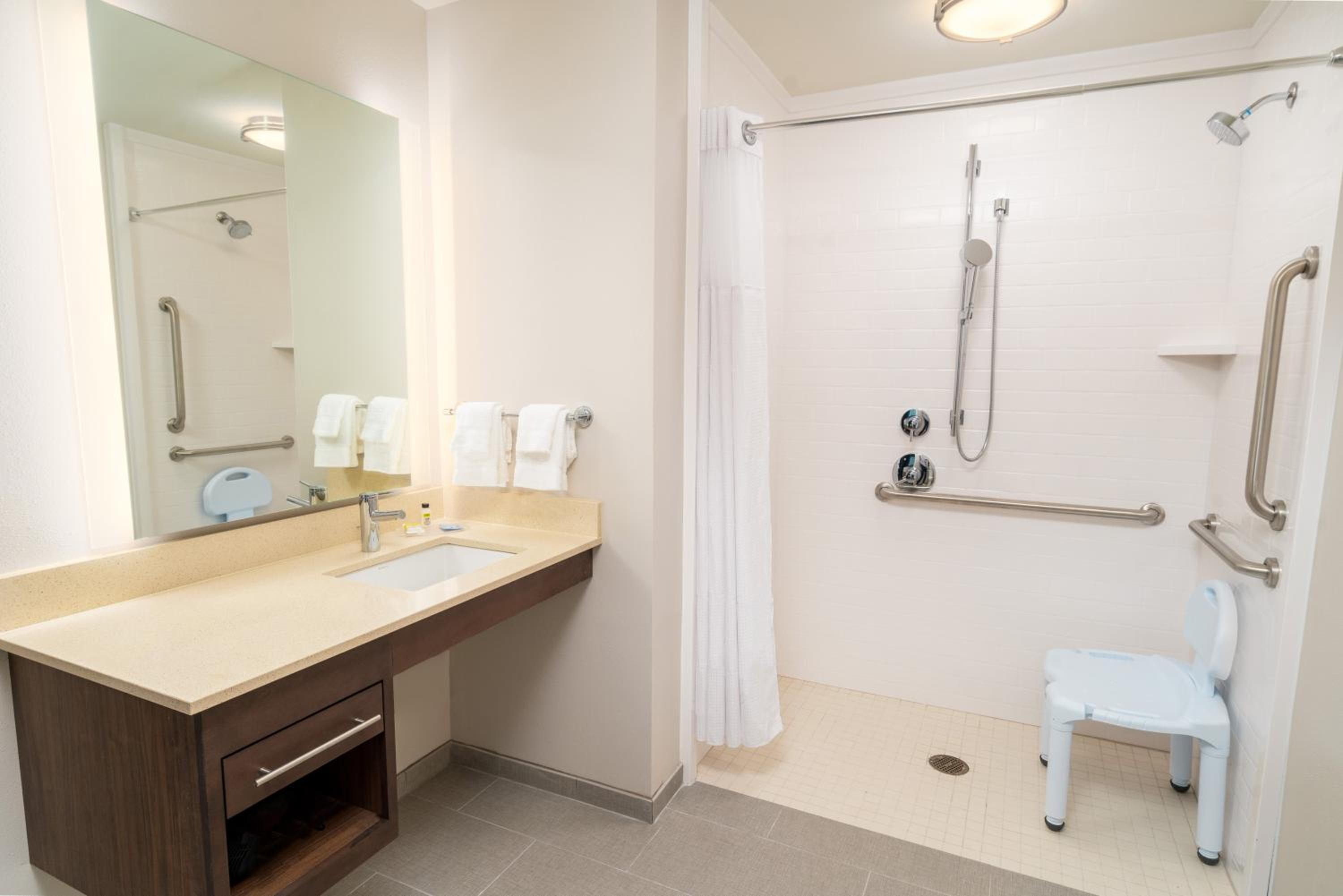 Two-Bedroom Suite with One King and Two Queen Beds - Photo 5