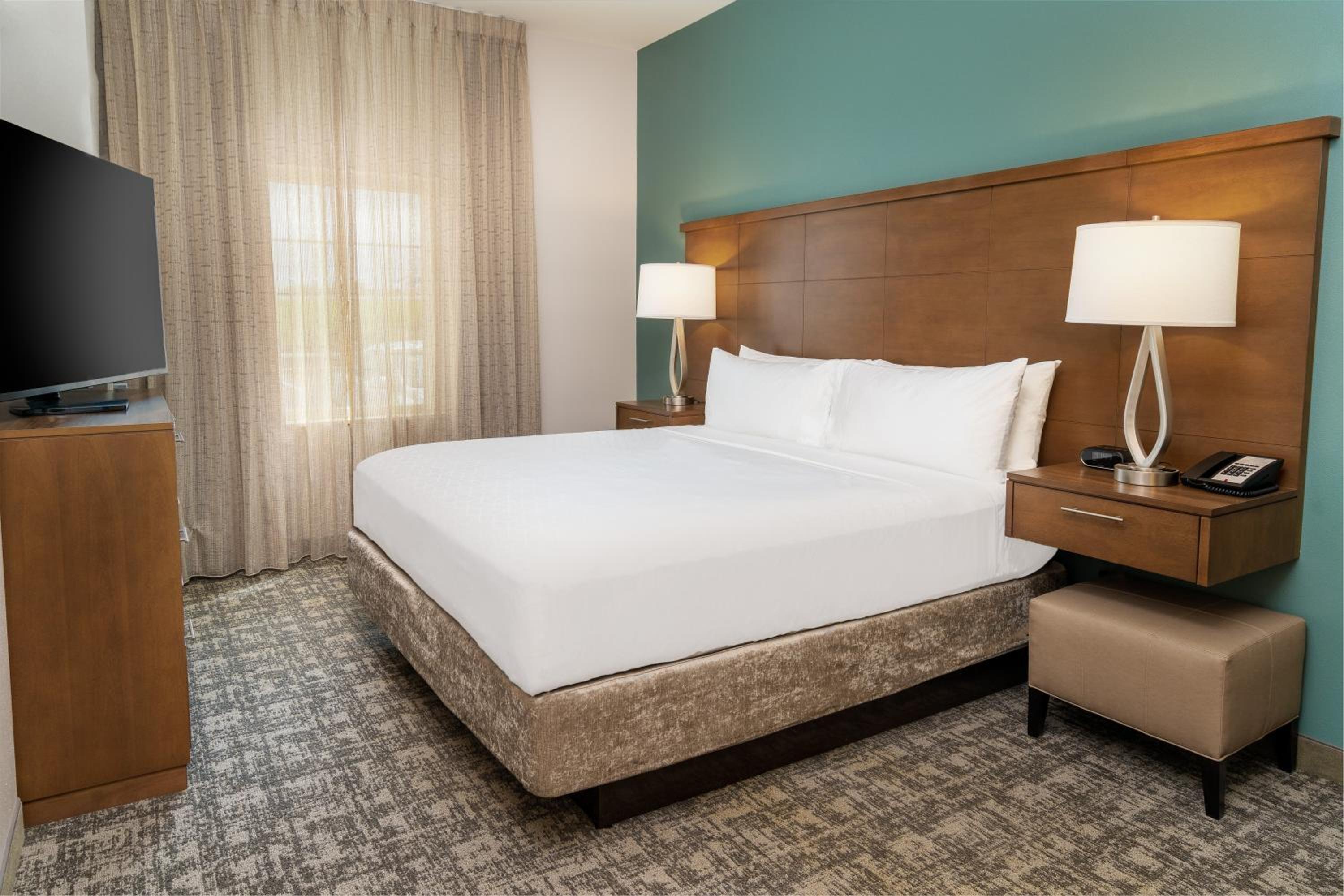 One-Bedroom King Suite with Sofa Bed - Photo 4