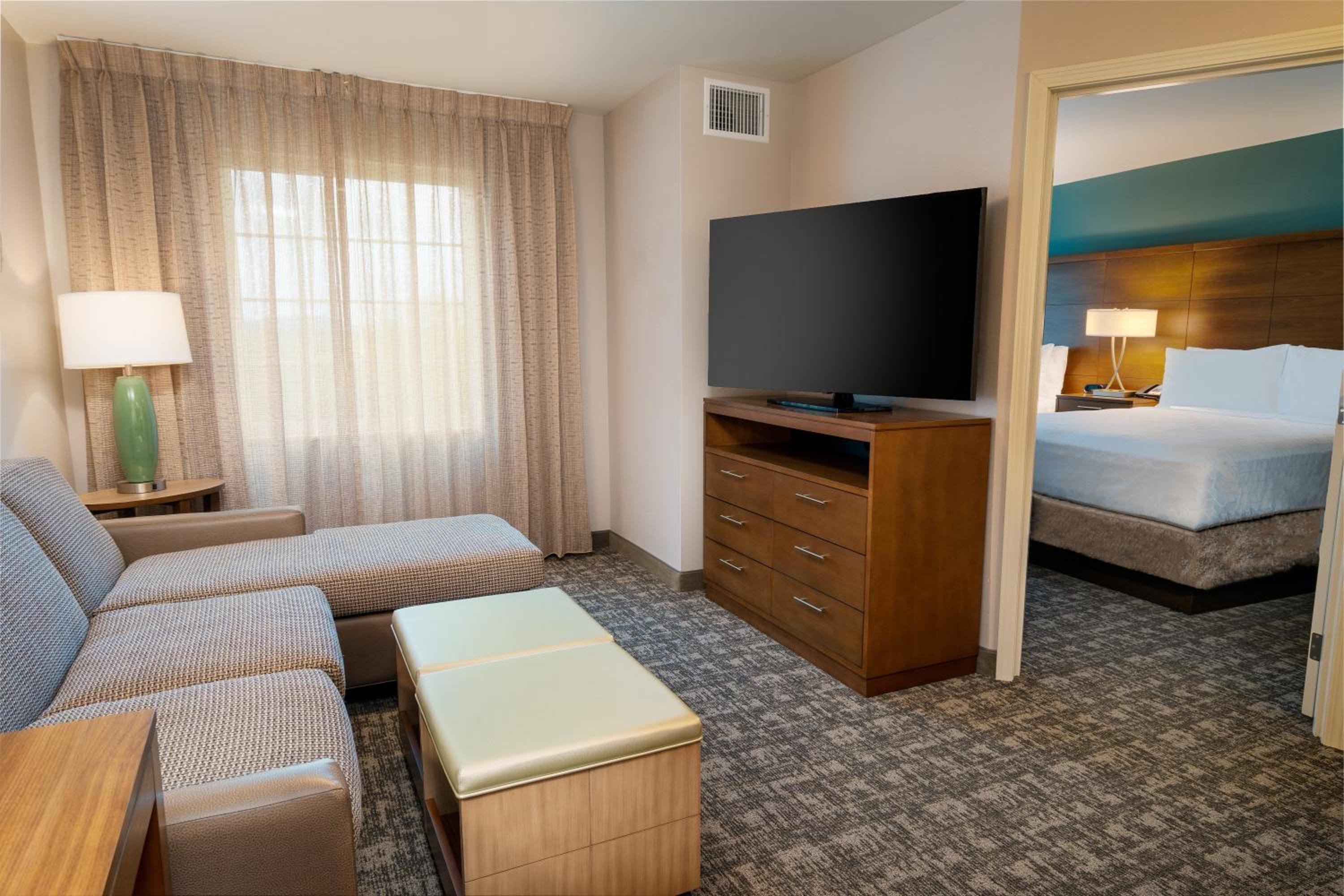 Feature Suite - Non-Smoking - Photo 2