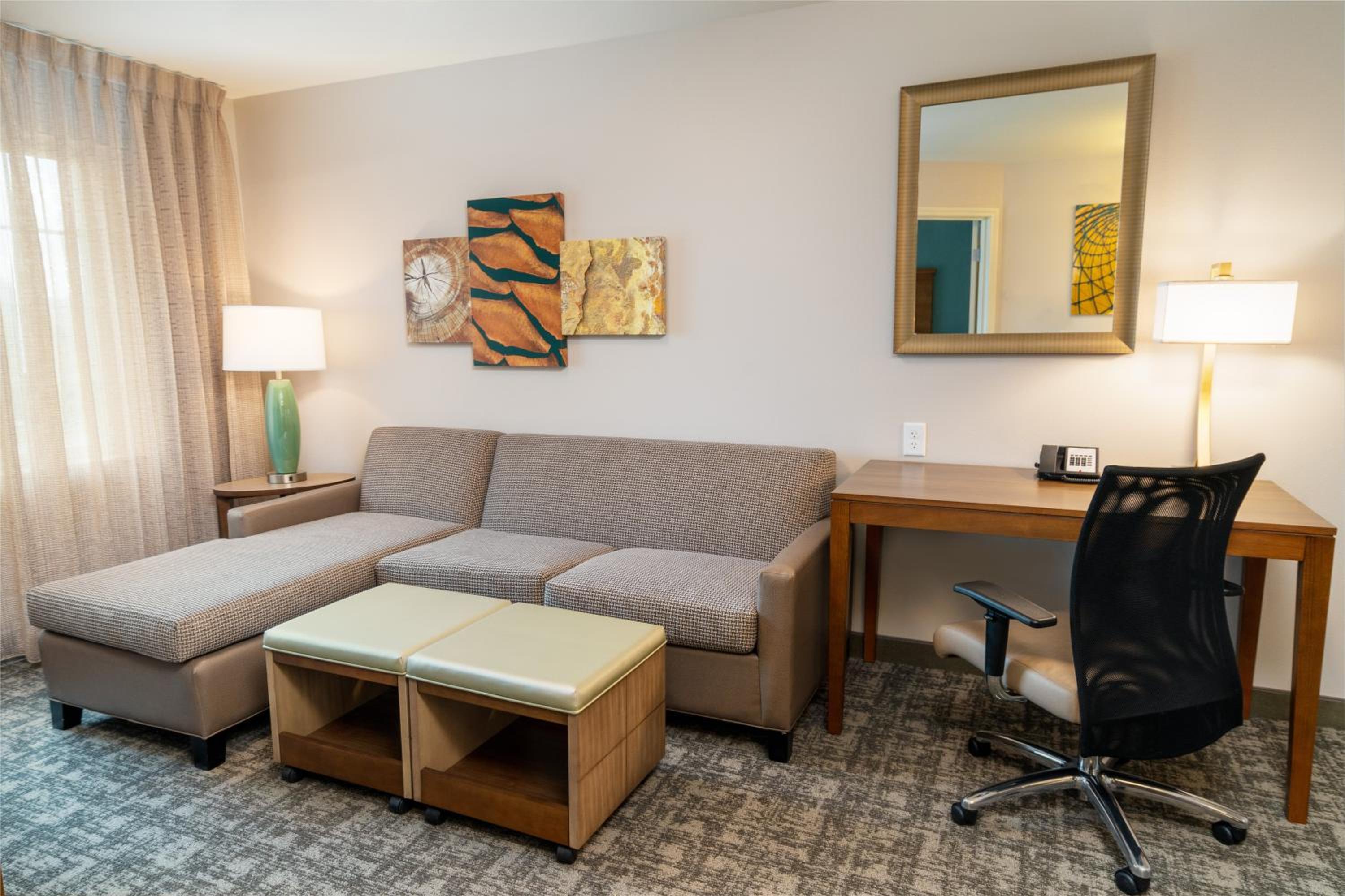 Feature Suite - Non-Smoking - Photo 5