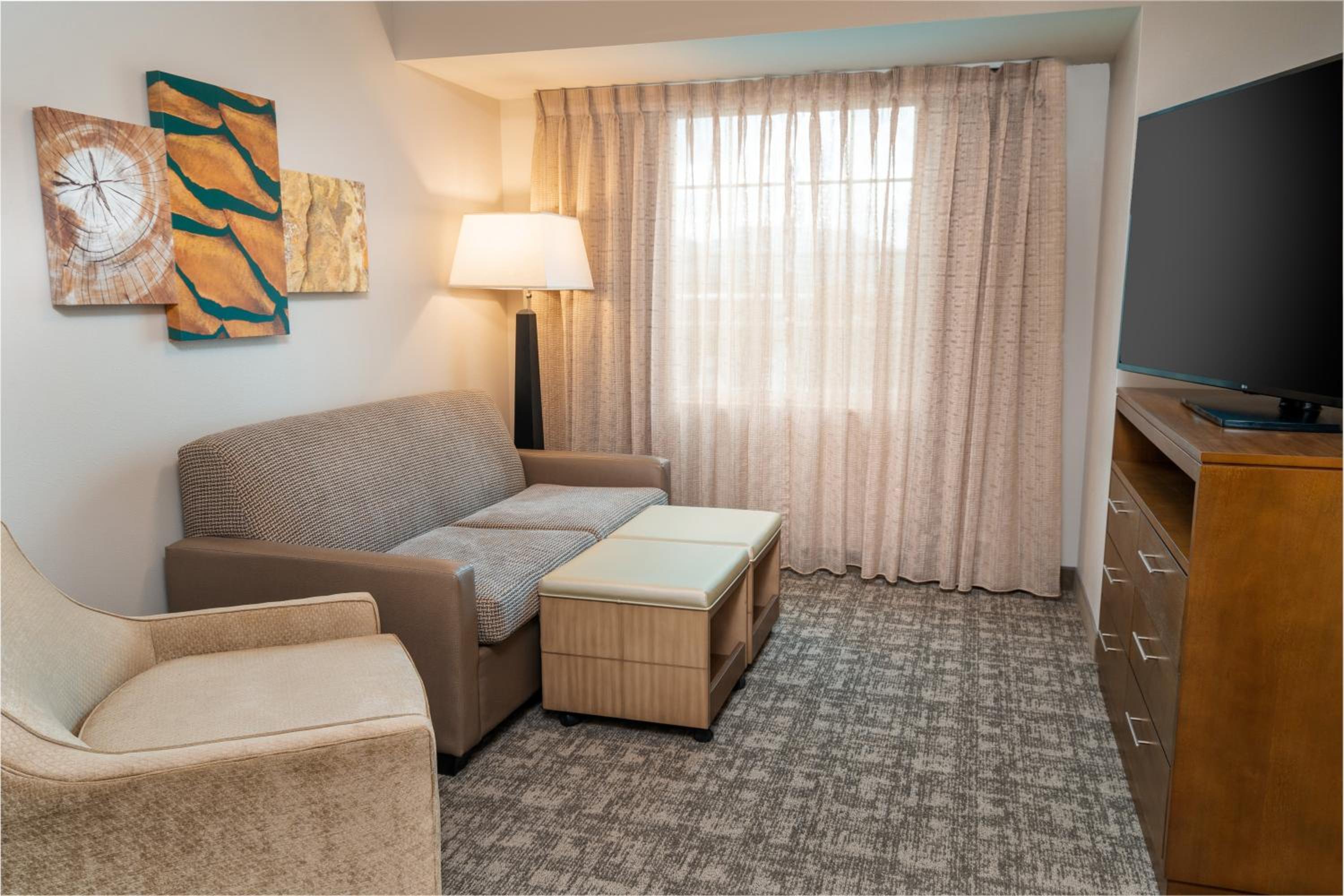 Feature Suite - Non-Smoking - Photo 10