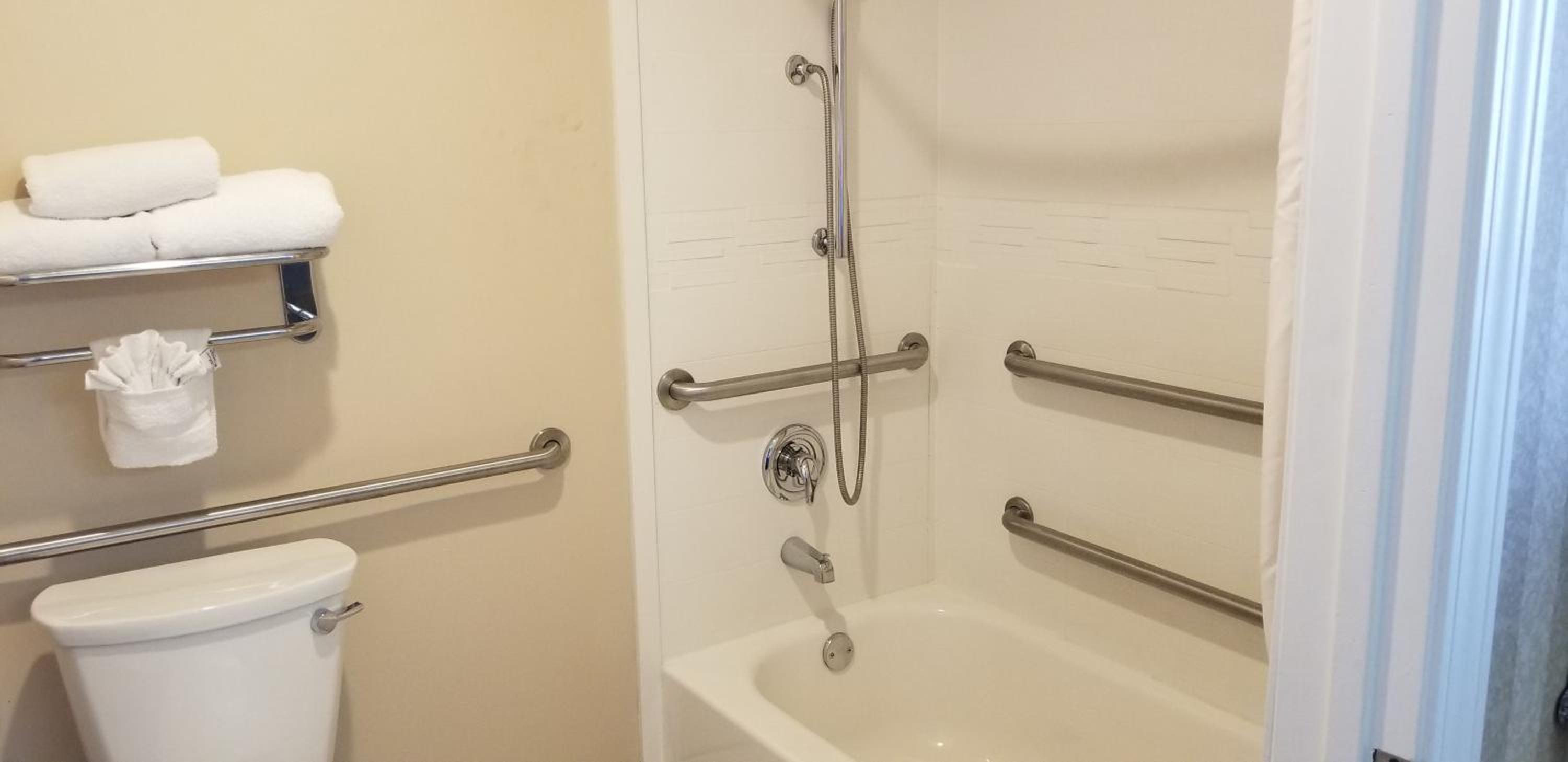 Standard Room, 2 Queen Beds, Accessible Tub, Non Smoking photo 2