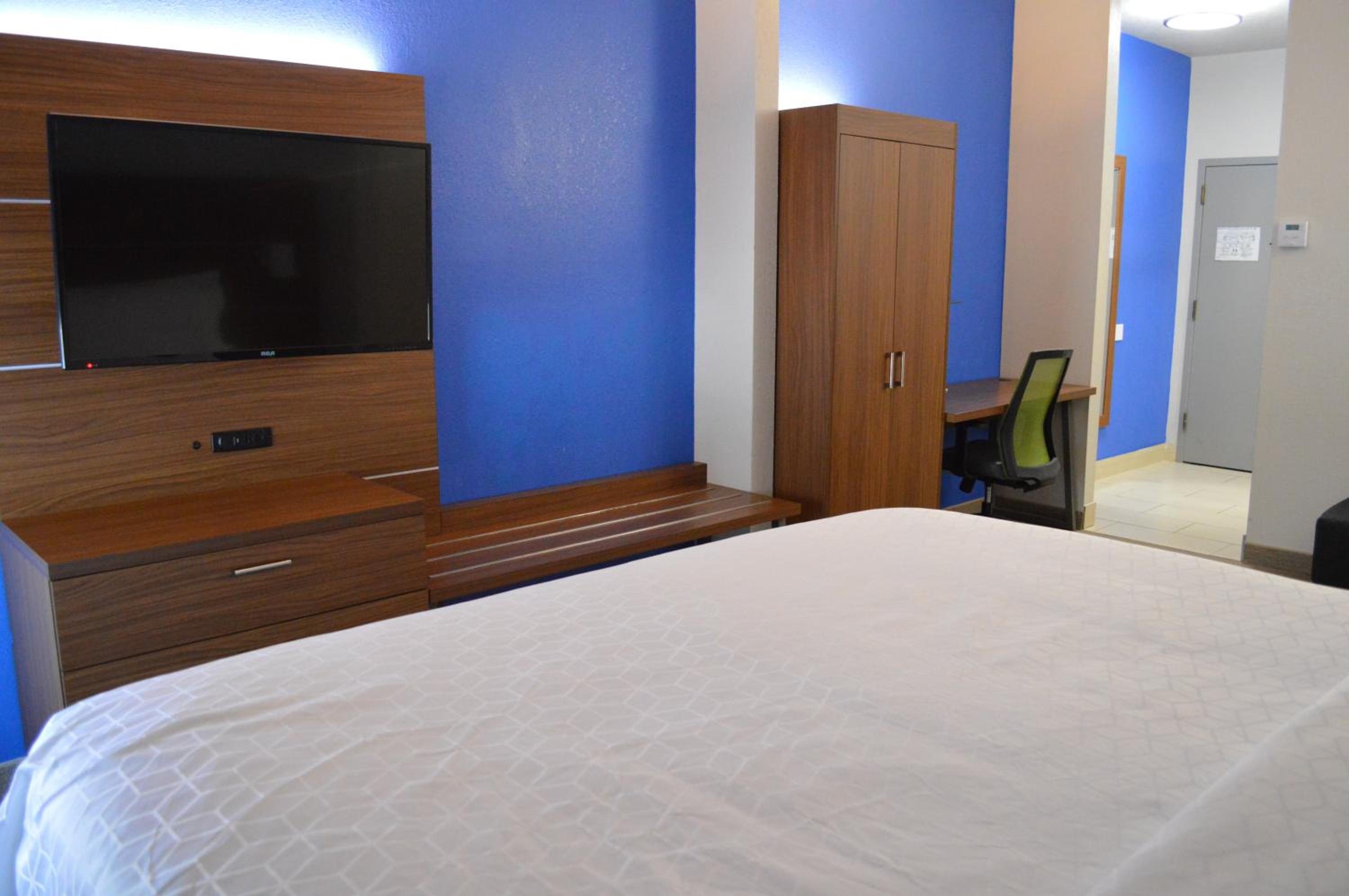 Standard King Room - Photo 3