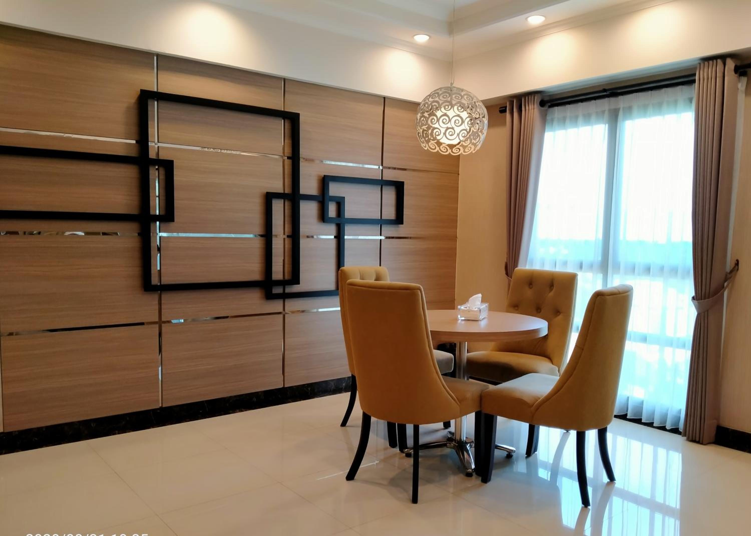 One-Bedroom Apartment - Photo 2