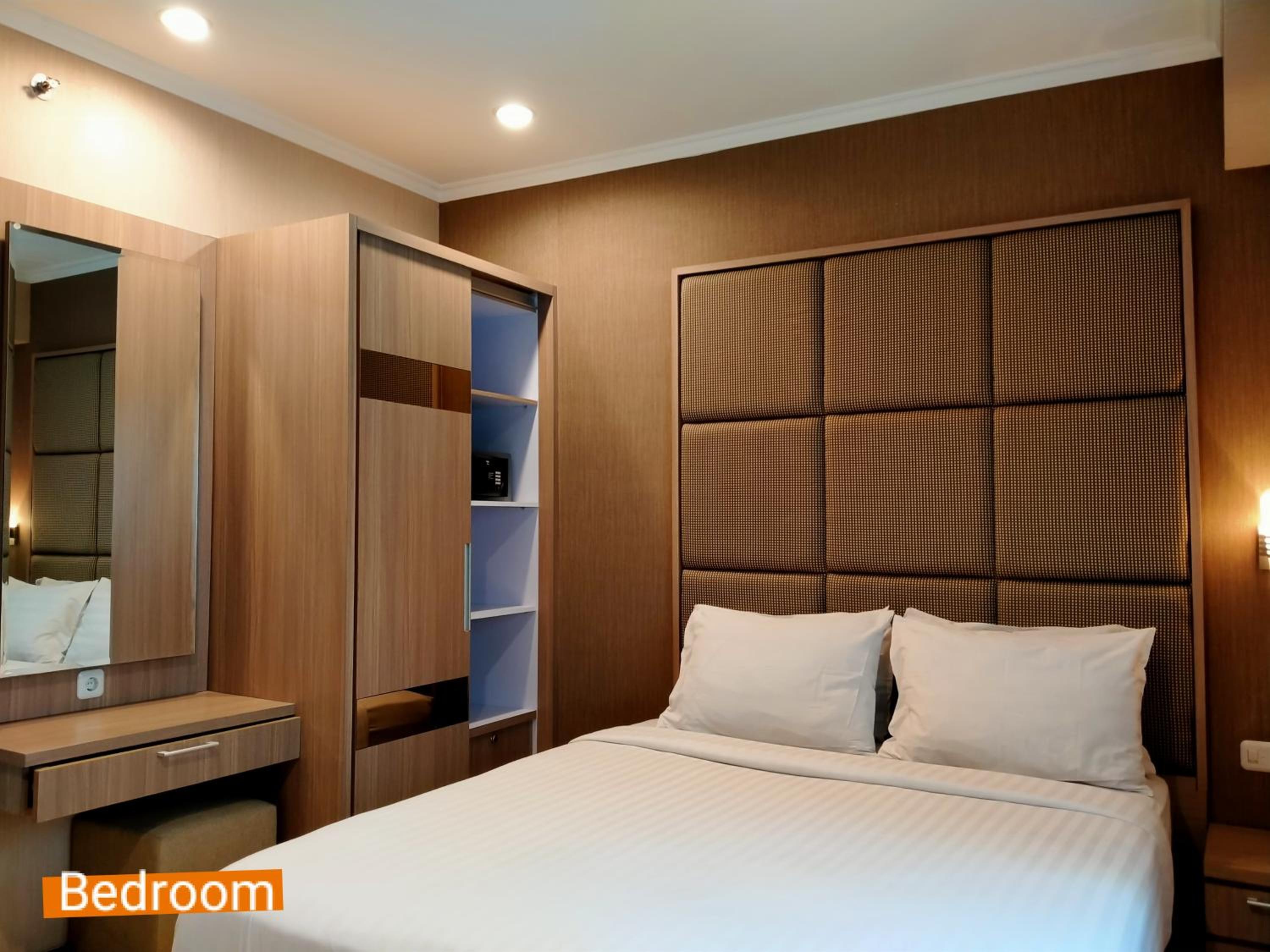 One-Bedroom Apartment - Photo 1