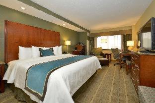 Double Queen Room with Two Queen Beds and City View - Photo 5