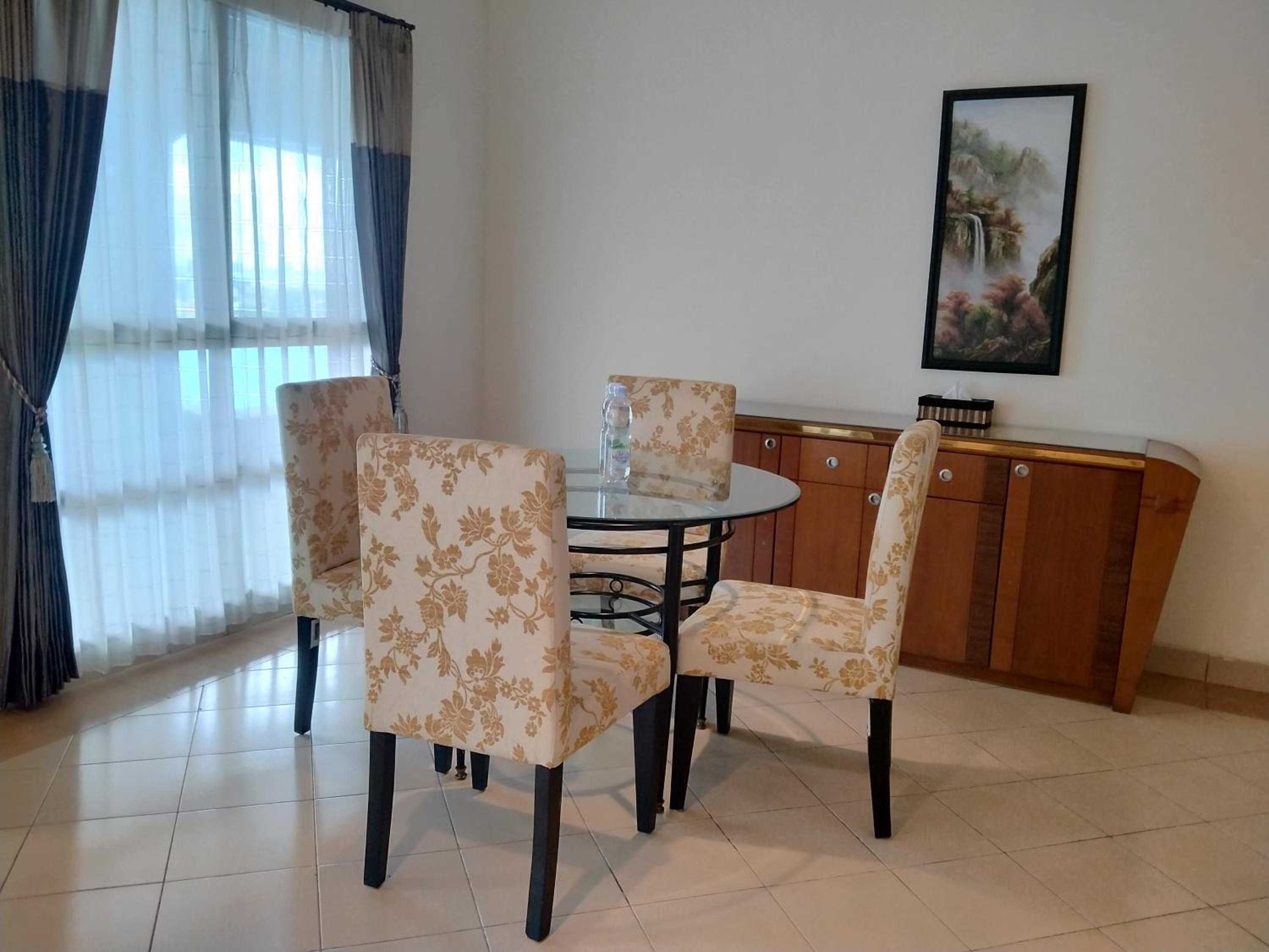One-Bedroom Suite - Photo 5