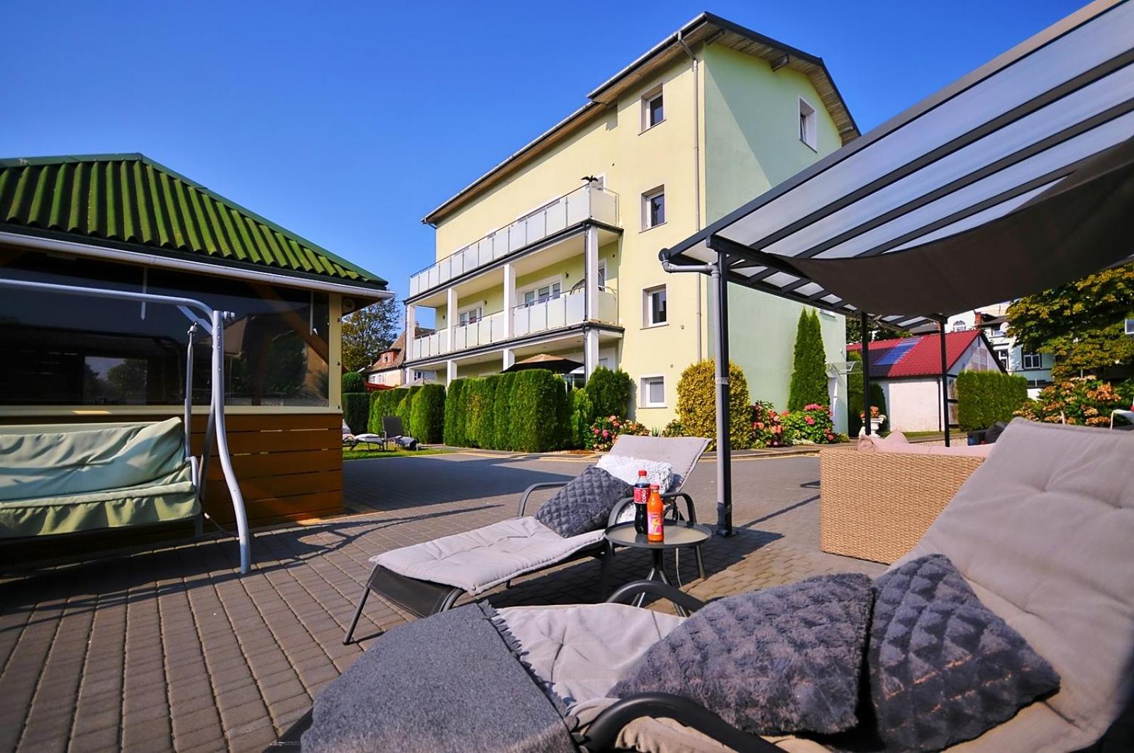 Apartment with Terrace - Photo 26