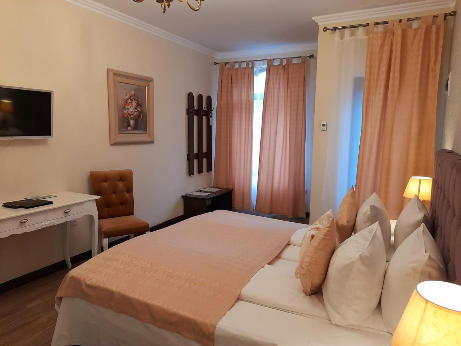 Superior Deluxe Double or Twin Room  - Photo 12