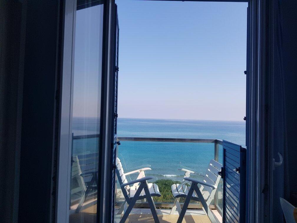 Room with Balcony and Sea View - Photo 2