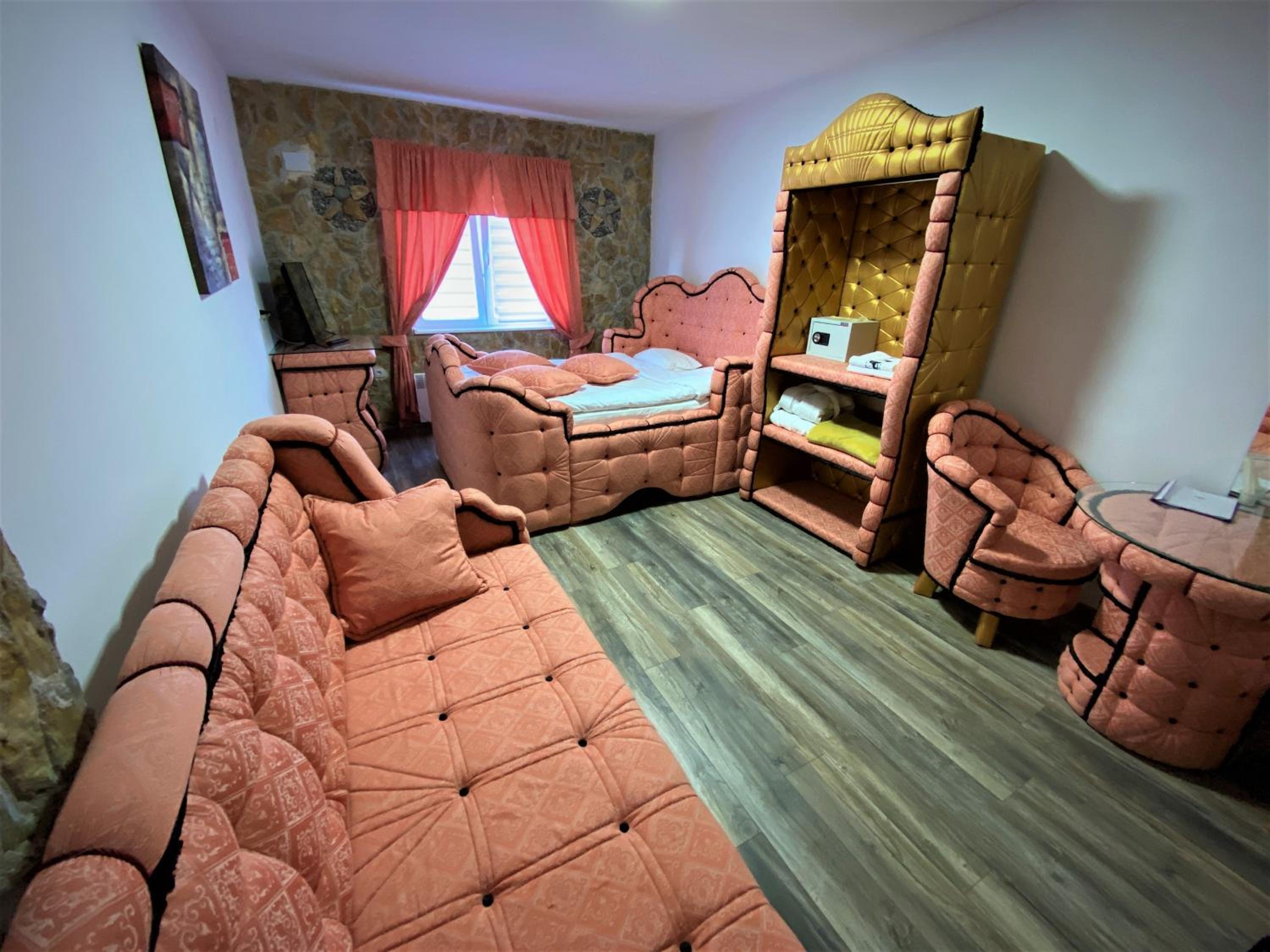 Double Room with Mountain View - Photo 3
